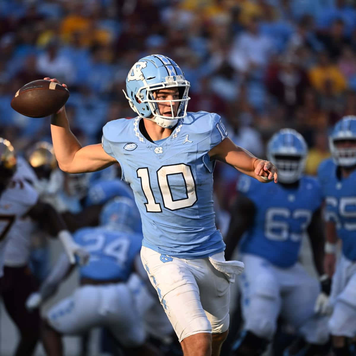 1200x1200 Download Quarterback Drake Maye Action Shot Wallpaper