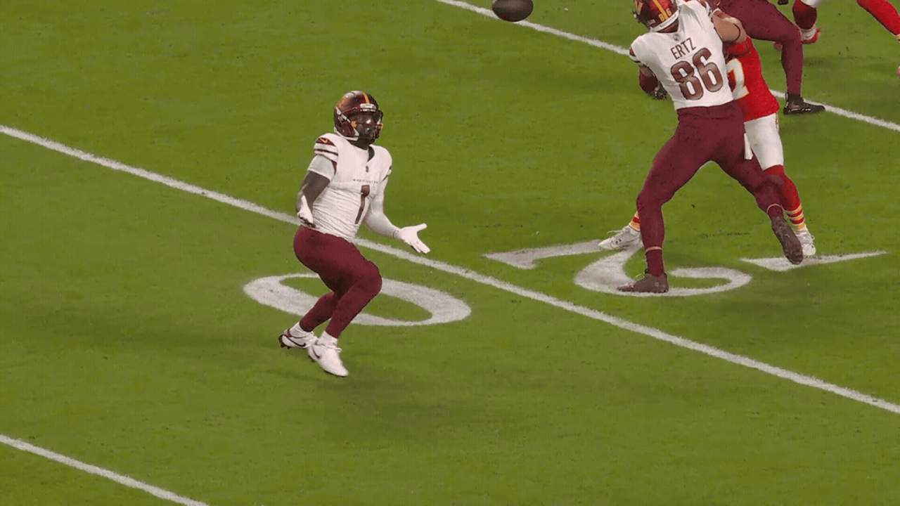 1280x720 Kansas City Chiefs Can't Miss Play: Ricochet Interception! Defensive End Mike Danna Picks Off Marcus Mariota's Pass