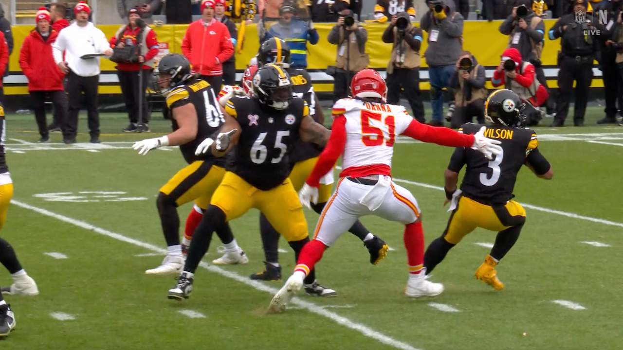 1280x720 Kansas City Chiefs Defensive End Mike Danna Gets To Russell Wilson For Early Third Down Sack