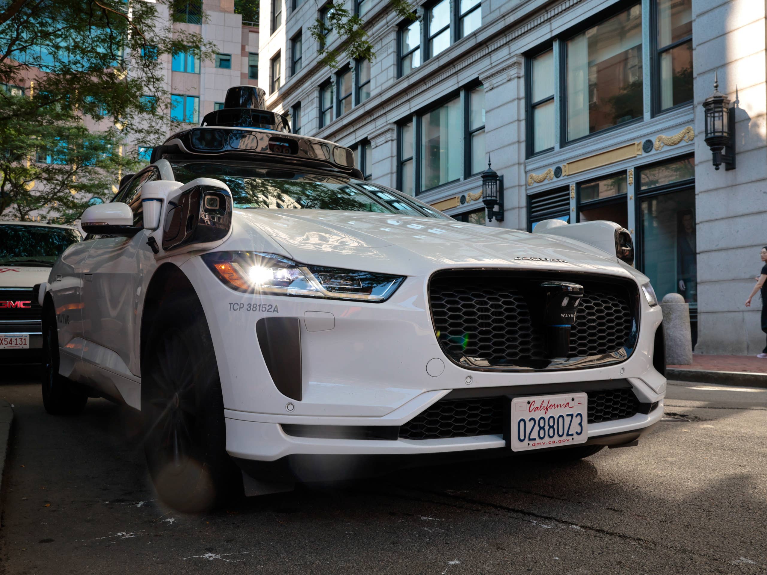 2560x1920 Waymo Robotaxis Are Now Finding Potholes for Other Drivers