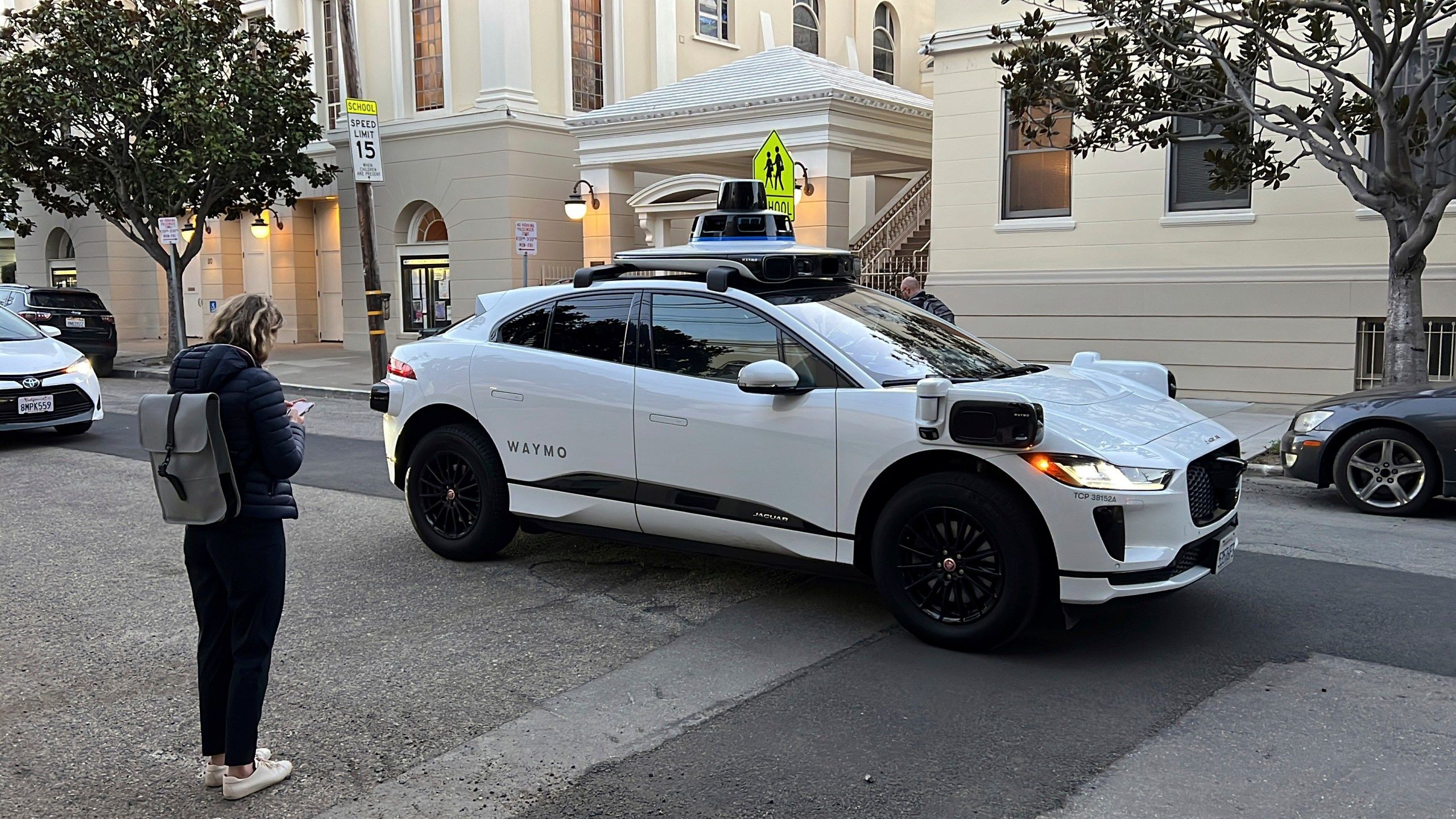 2560x1440 Waymo's robotaxis to start carrying passengers in Atlanta, expanding Uber partnership. FOX 5 San Diego & KUSI News