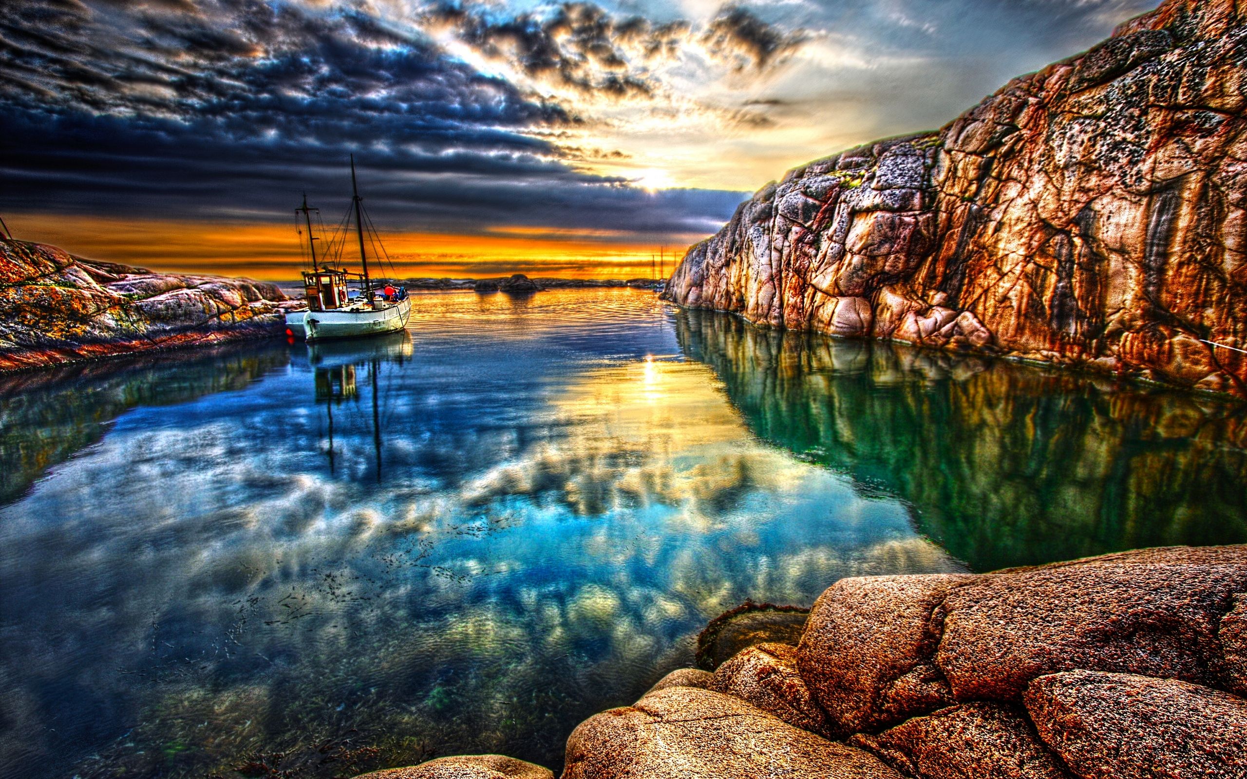 2560x1600 HDR10 Wallpaper