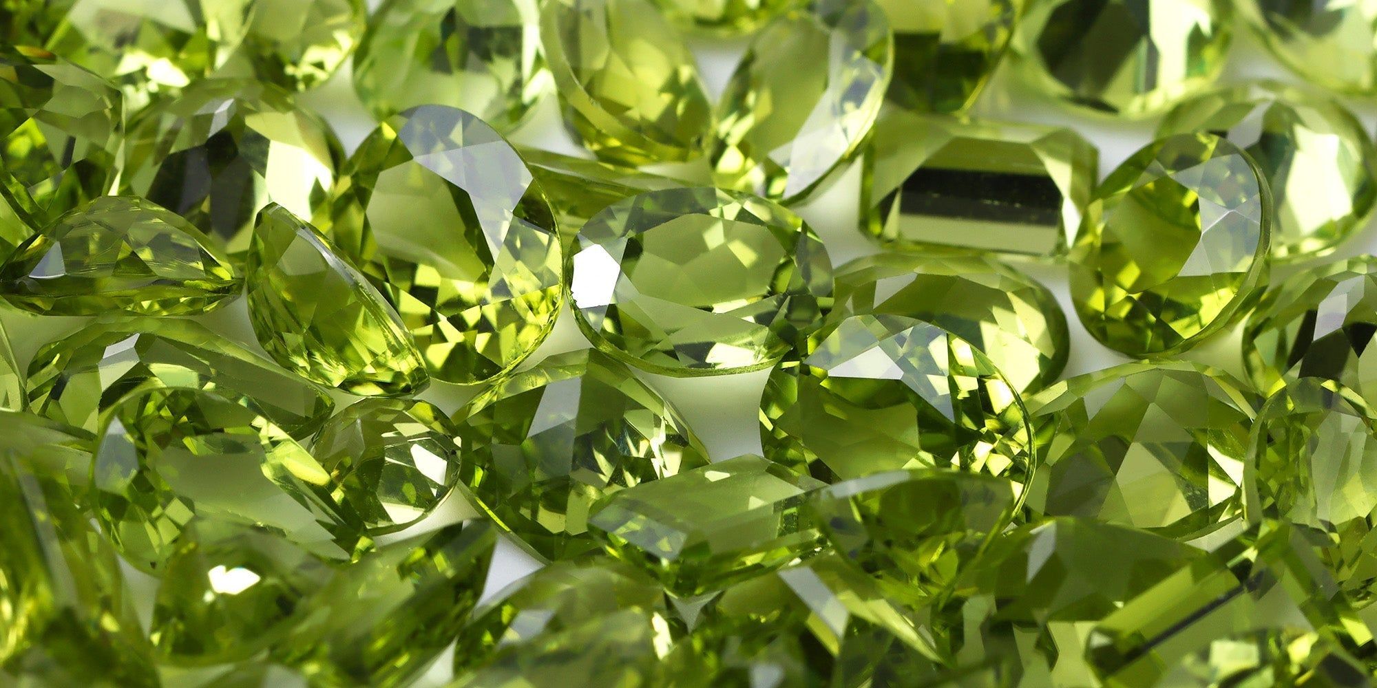 2000x1000 August Birthstones