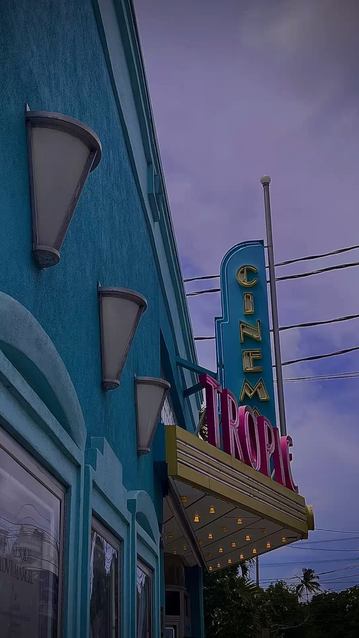 736x1308 Vintage Aesthetic Wallpaper Old Movie Theater 80s 70s Background