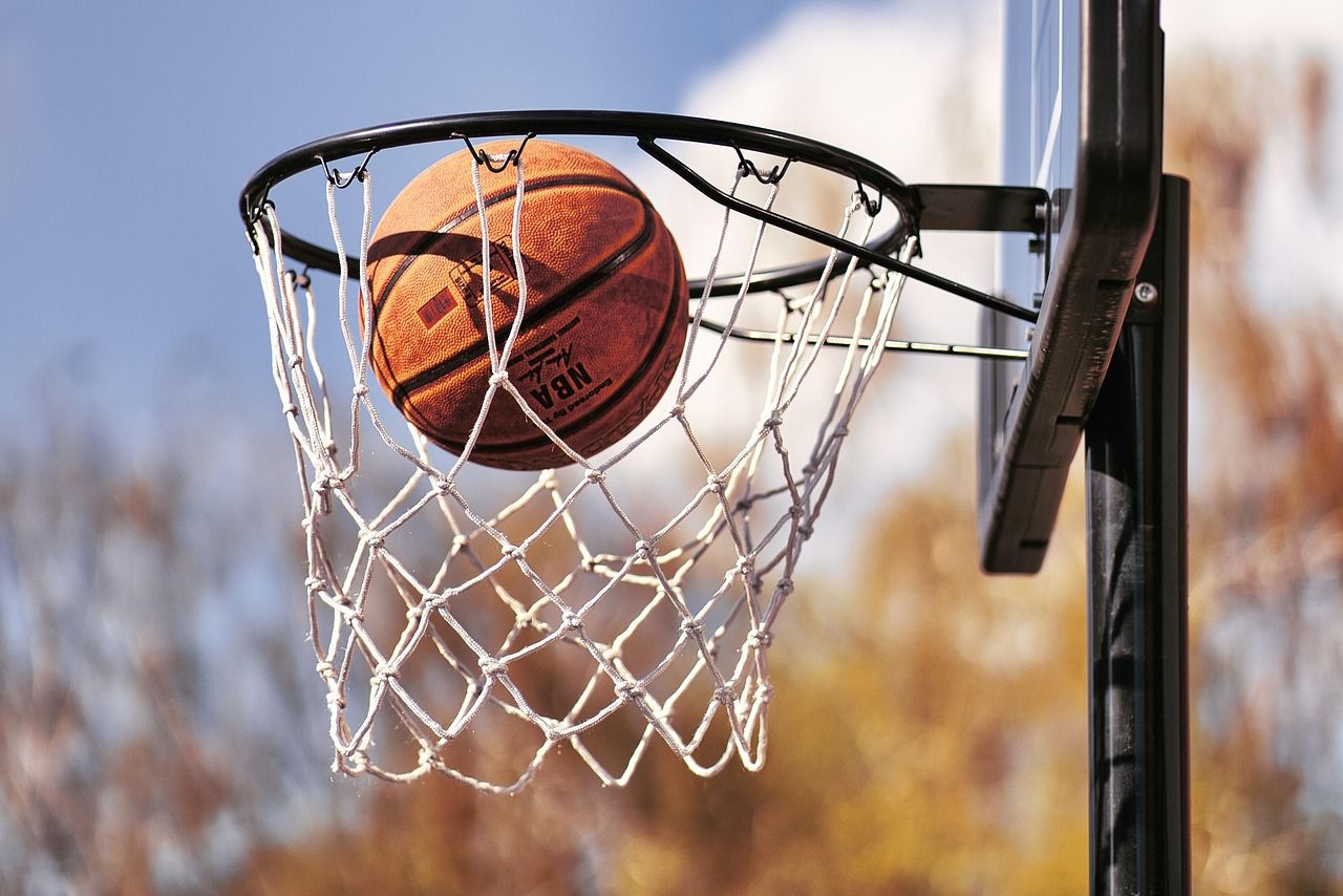 1280x854 Free Basketball Hoop & Basketball Image