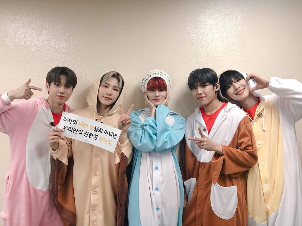1024x768 AB6IX TWITTER UPDATE. Wanna One(워너원) Amino