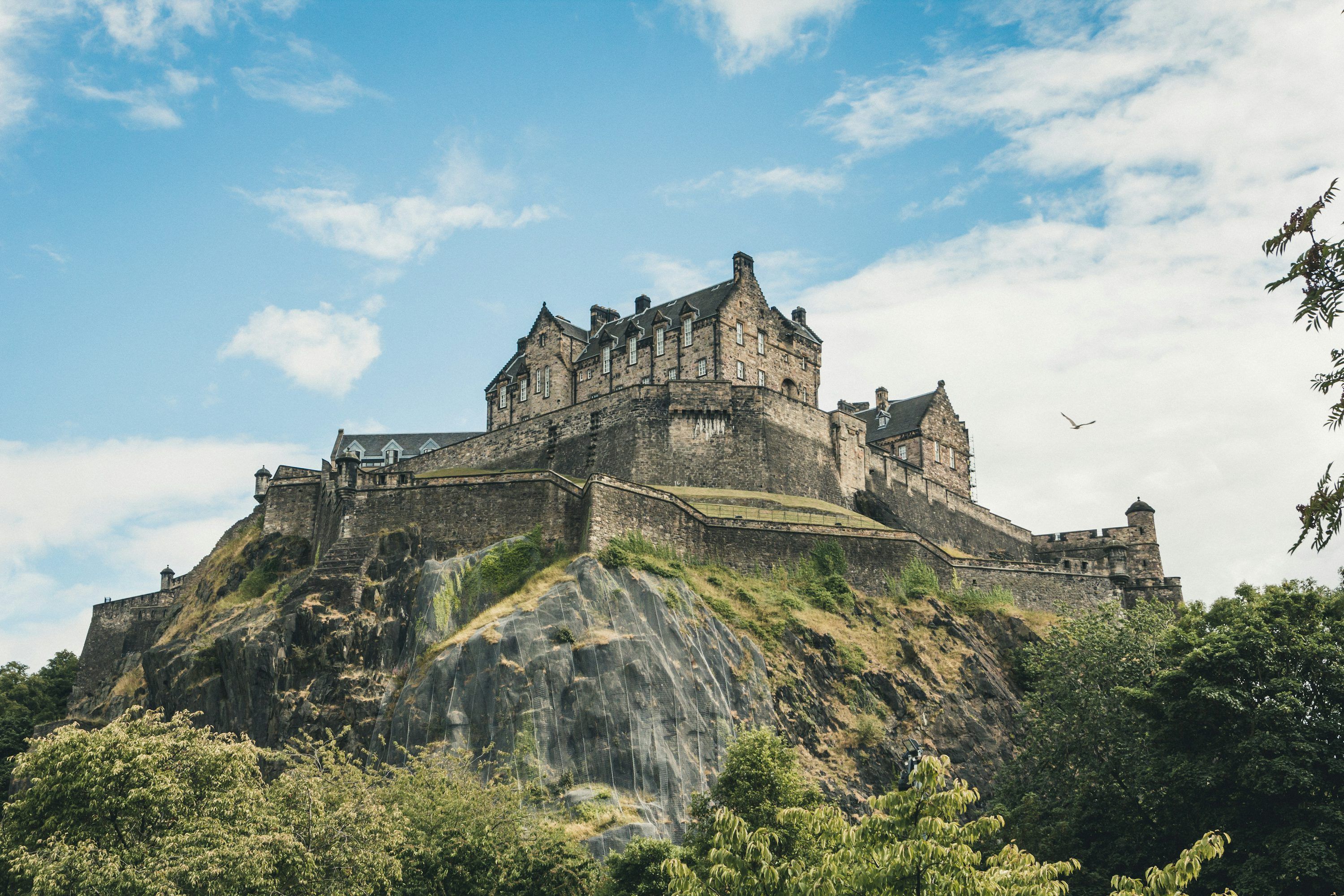 3000x2000 Edinburgh Castle Picture. Download Free Image