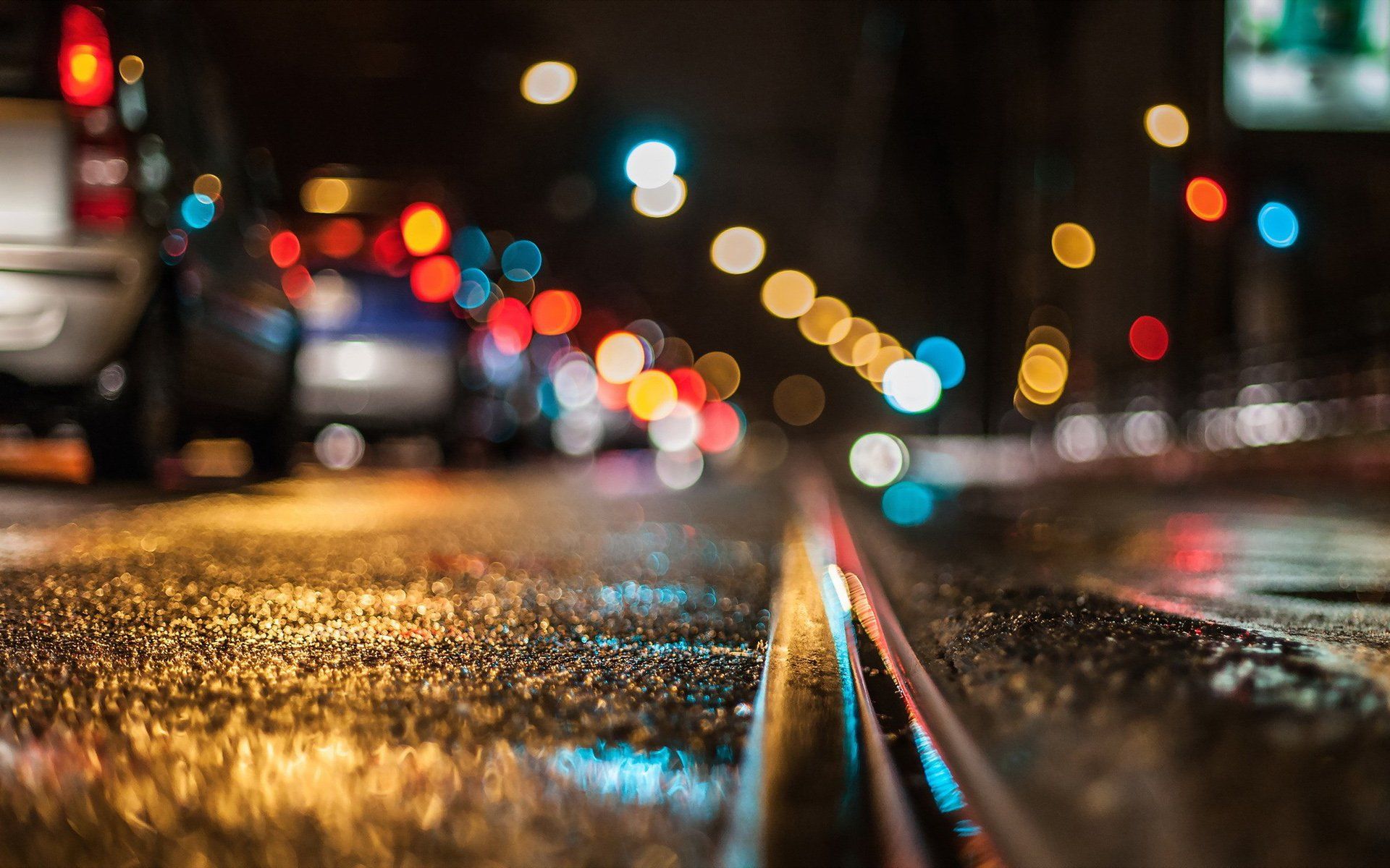 1920x1200 Night Rain Bokeh: Vibrant Lights on a Wet City Road