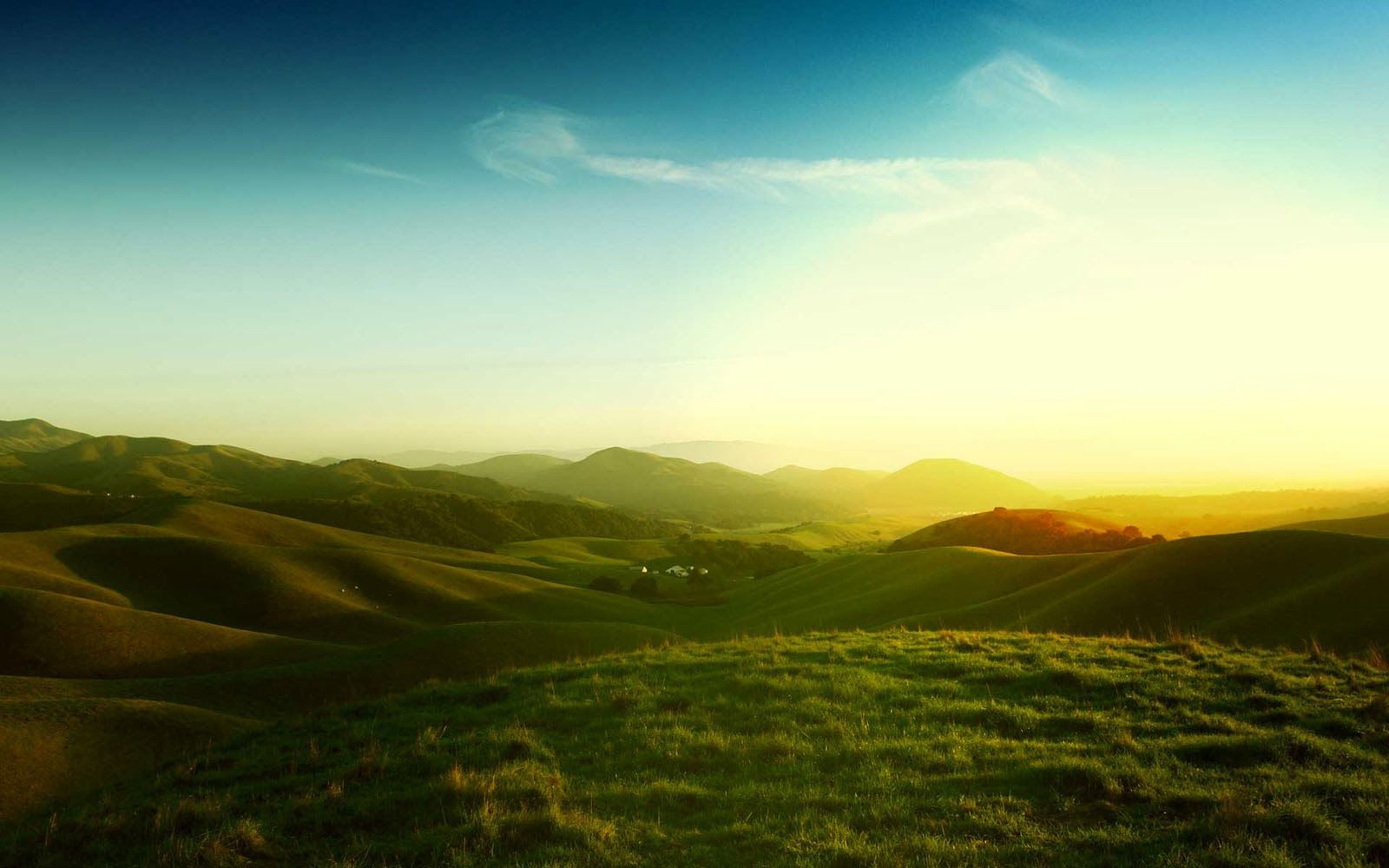 1600x1000 Anime Grassy Hills Wallpaper
