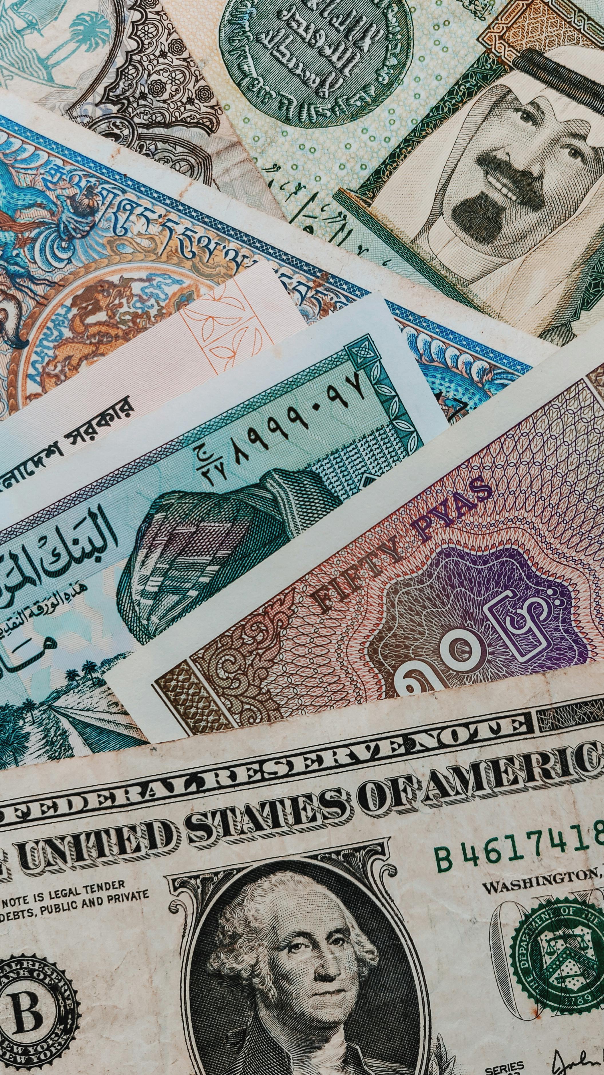 2111x3755 Set of paper money with image and symbols · Free