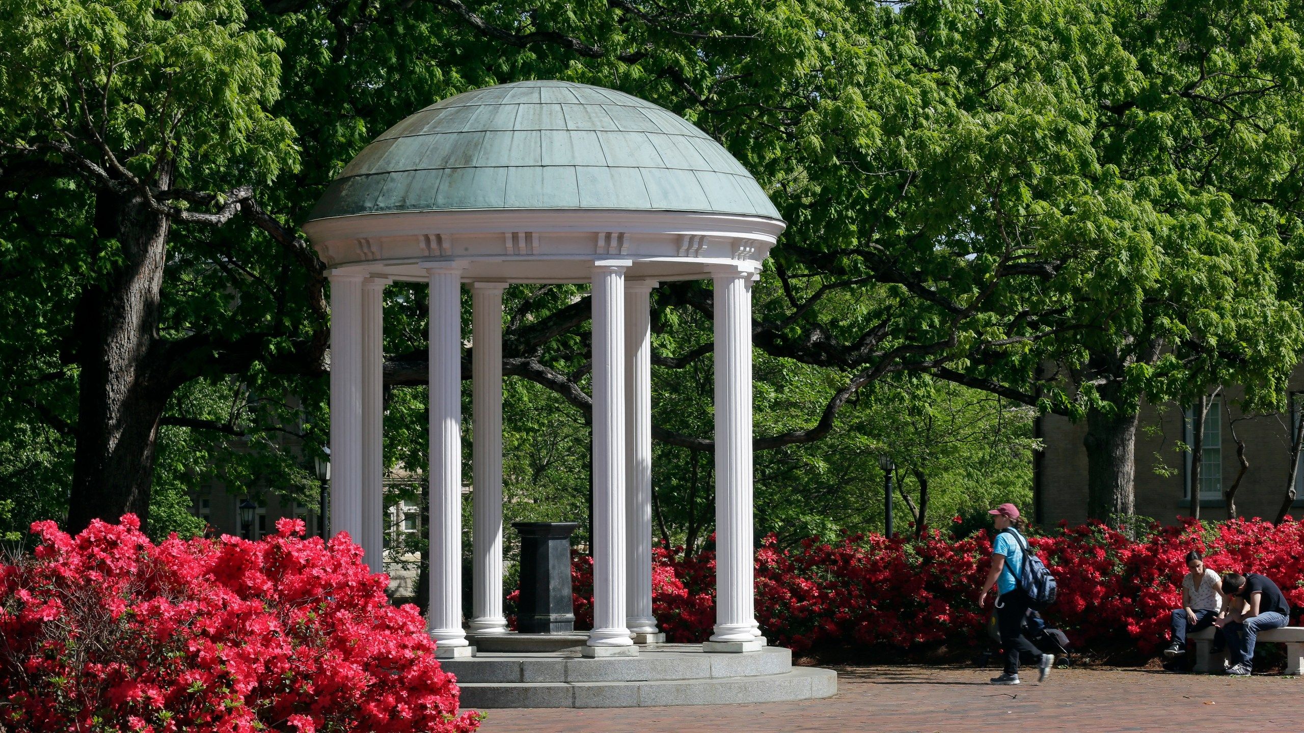 2560x1440 UNC Chapel Hill History As First Public University In US