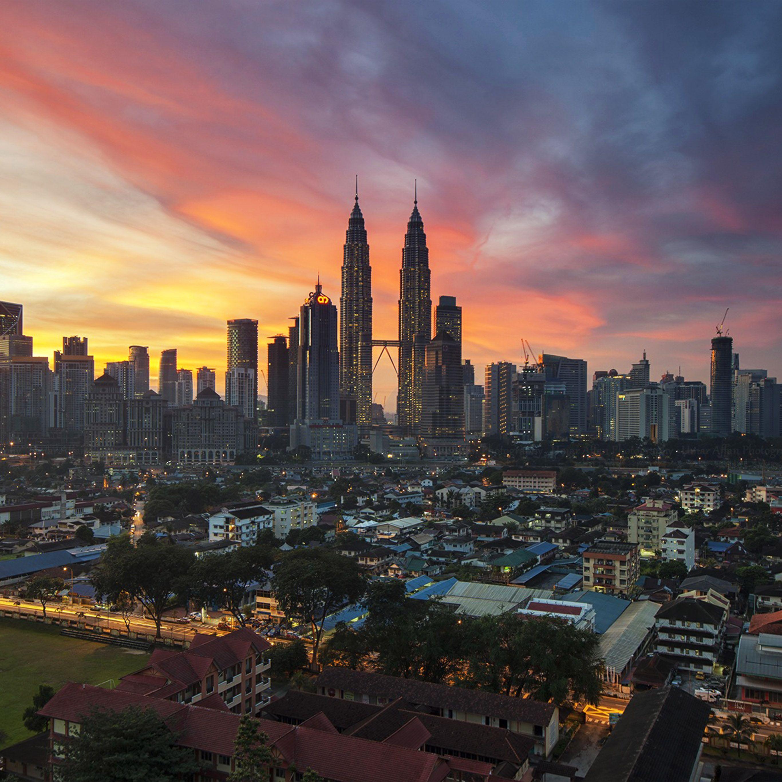 2732x2732 Petronas Twin Towers Kuala Lumpur Malaysia City Wallpaper