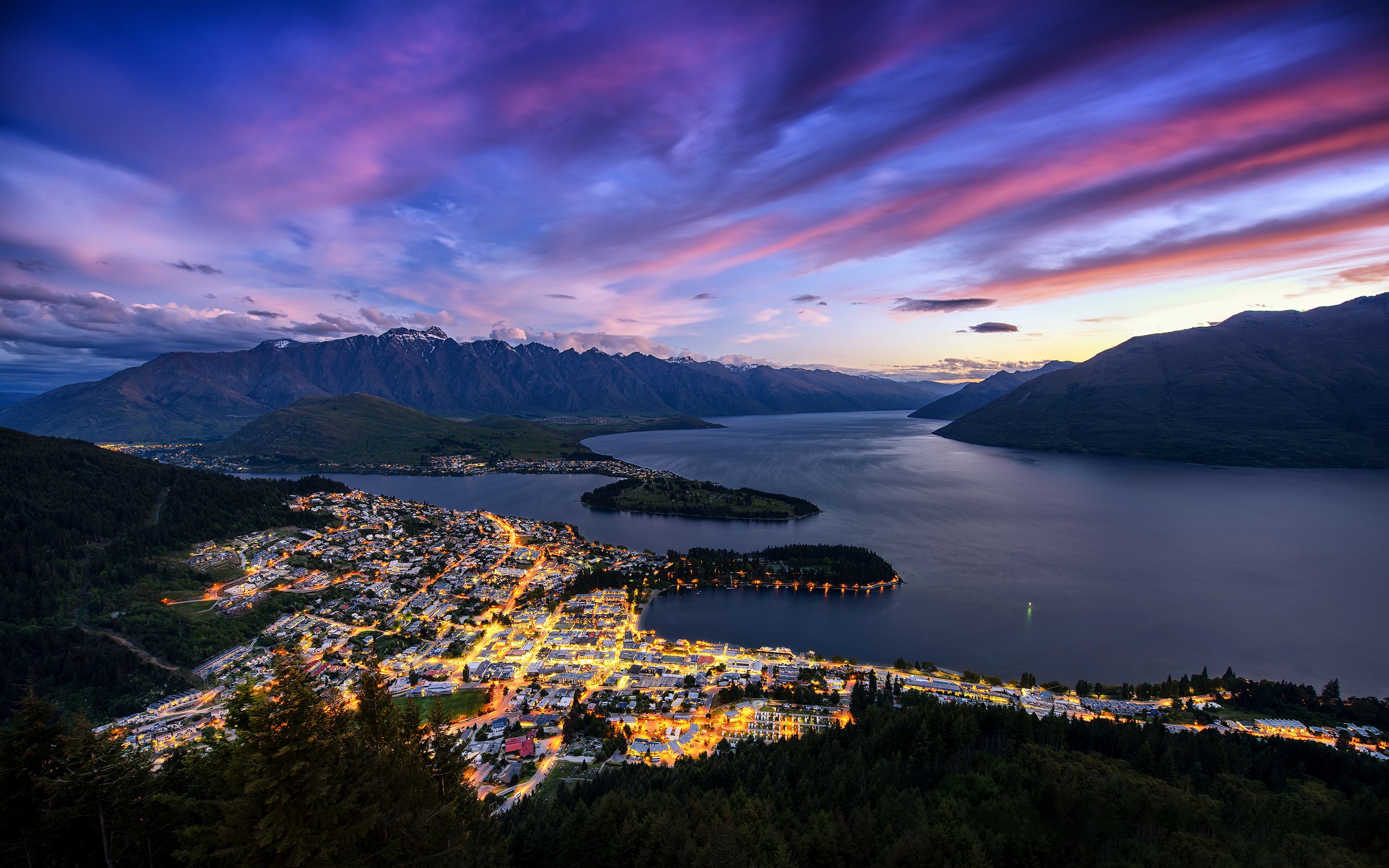 2880x1800 Desktop wallpaper: Lake, Queenstown (New Zealand), New Zealand, Cities, Man Made, Light, Mountain 4K free download for PC. 406537