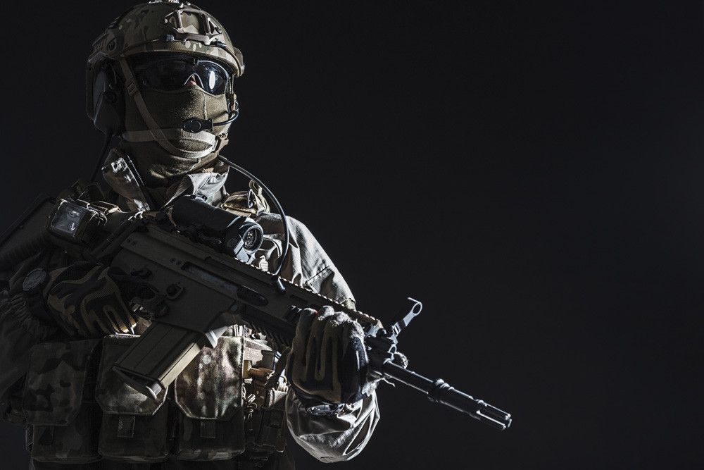 1000x667 Dark Contrast Studio Shot Of Army Soldier Holding Assault Rifle. Poster Print By Oleg Zabielin Stocktrek Image 17 X 11 # VARPSTZAB102671M