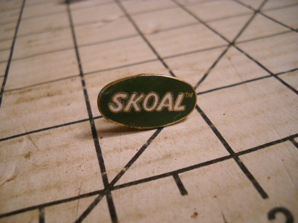 1024x768 Skoal Vintage Lapel Pin