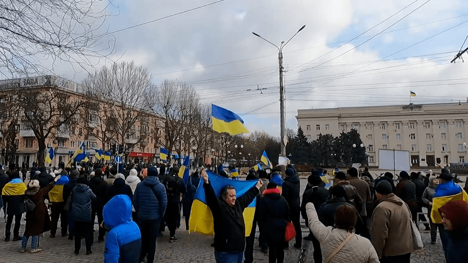 1600x900 Ukrainian Protesters Take to the Streets in Occupied Kherson