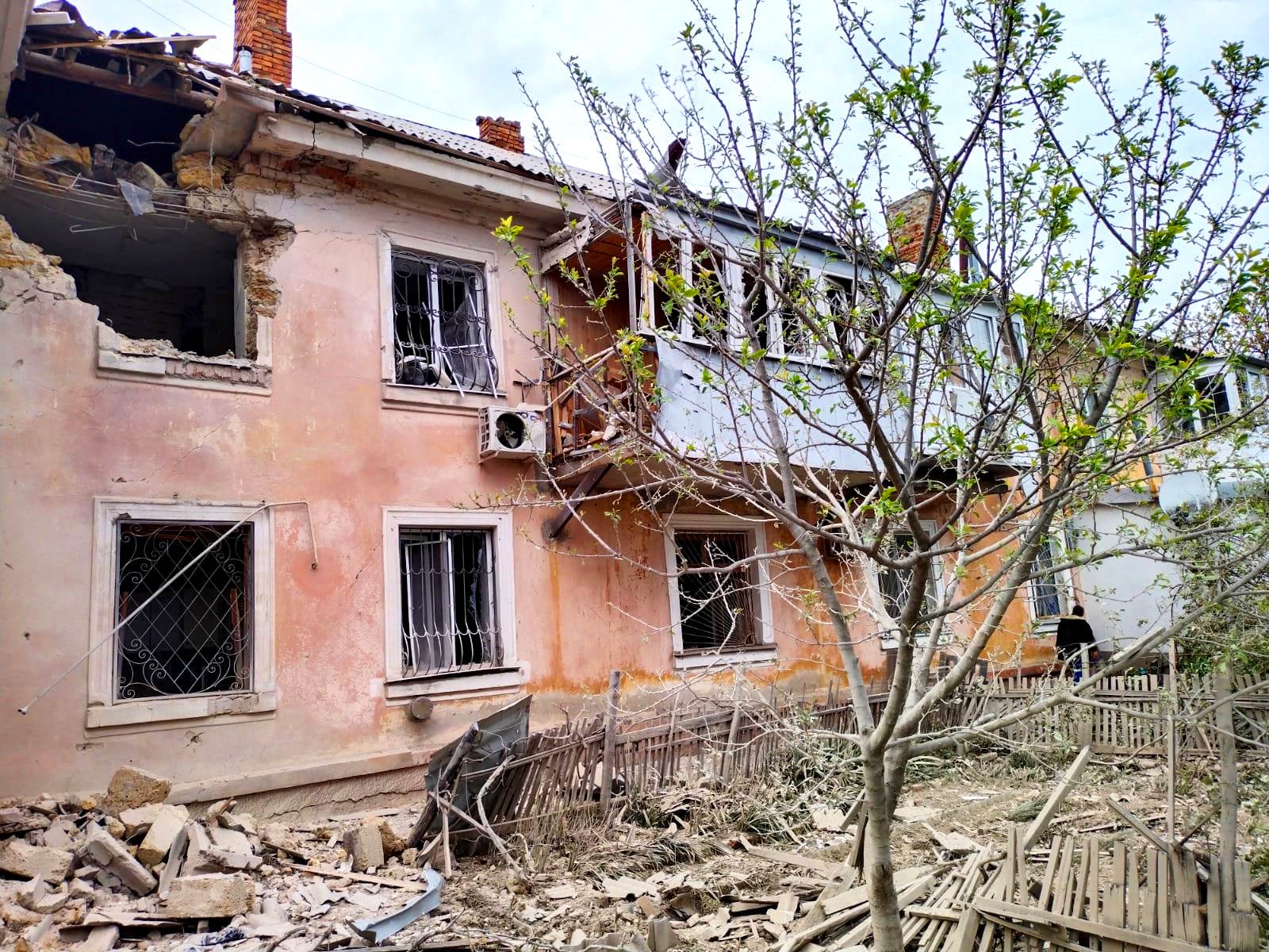 1600x1200 The army of the Russian Federation fired on civilian facilities in Kherson and Kharkiv region: there are dead and wounded