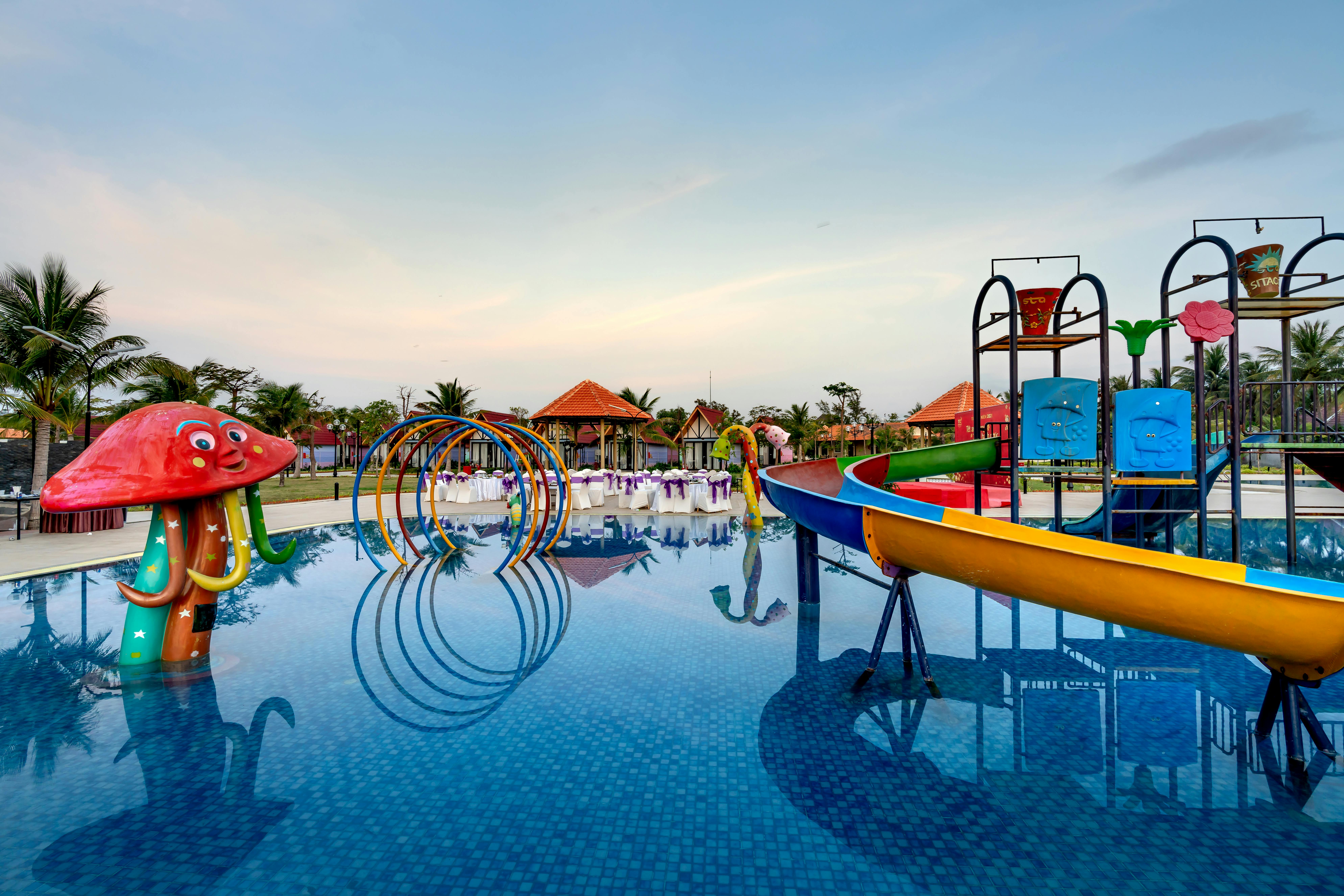 7952x5304 Amusement Park with Accessories in a Pool · Free