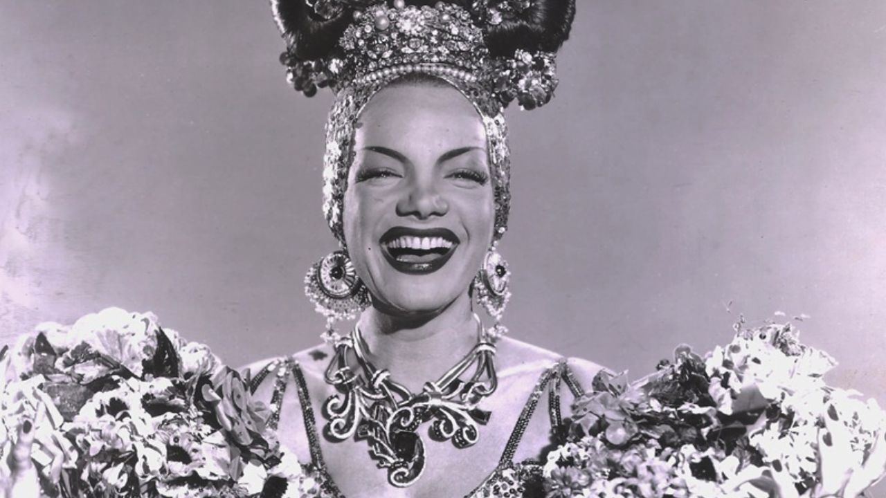 1280x720 Máscara funerária do rosto de Carmen Miranda impressiona internautas na História