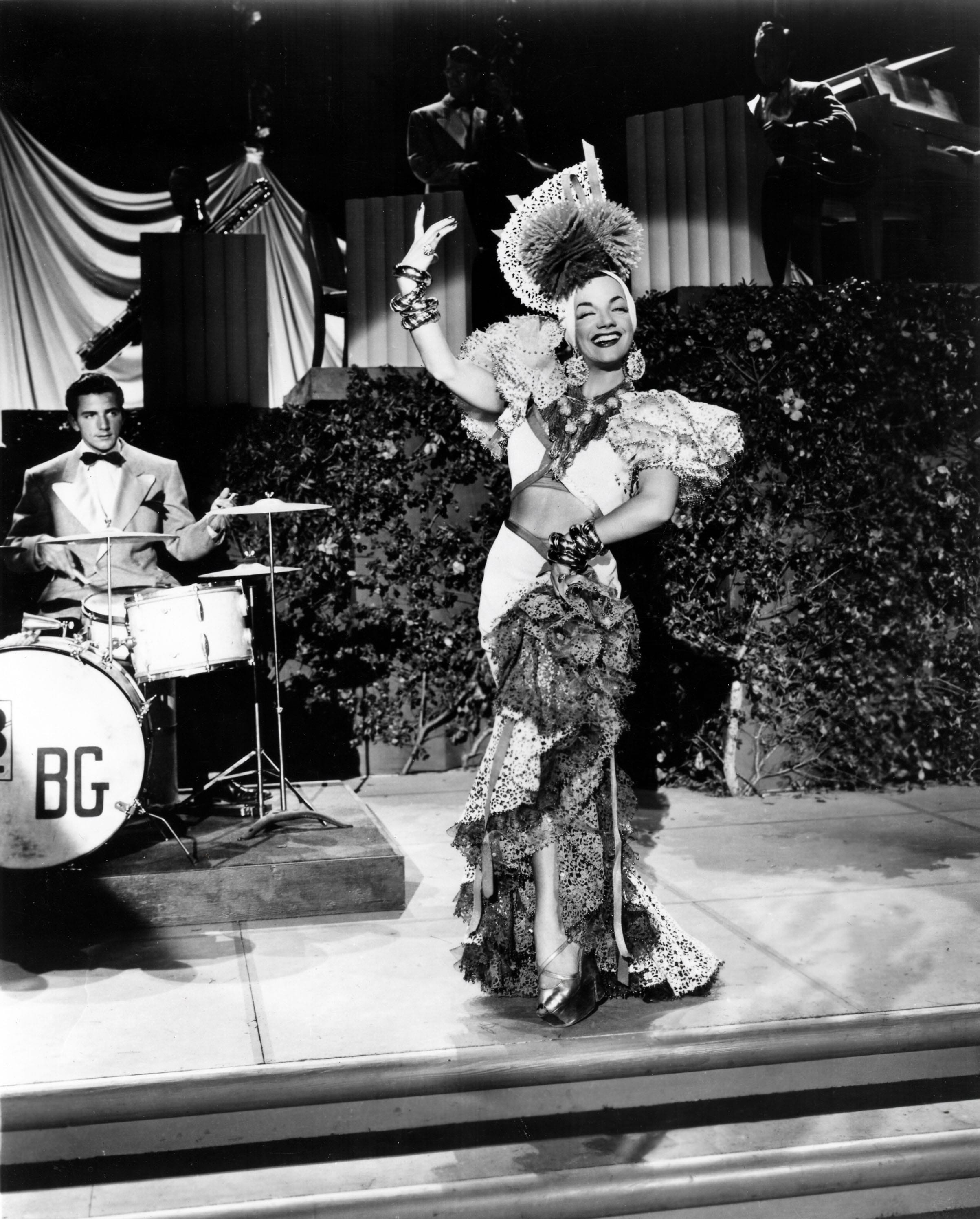 2406x2992 Carmen Miranda HD