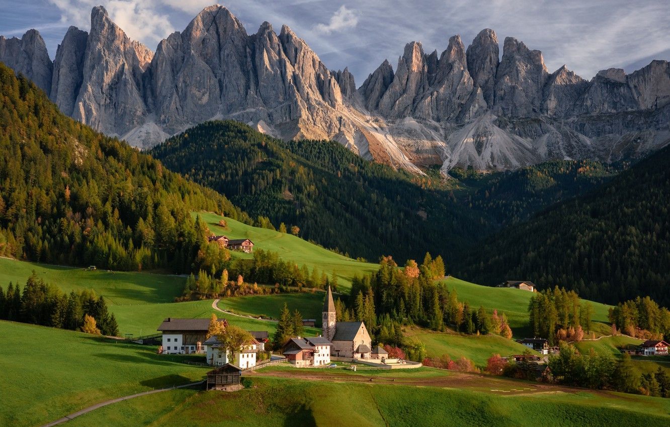 1332x850 The Village Of Santa Maddalena Italy Wallpaper