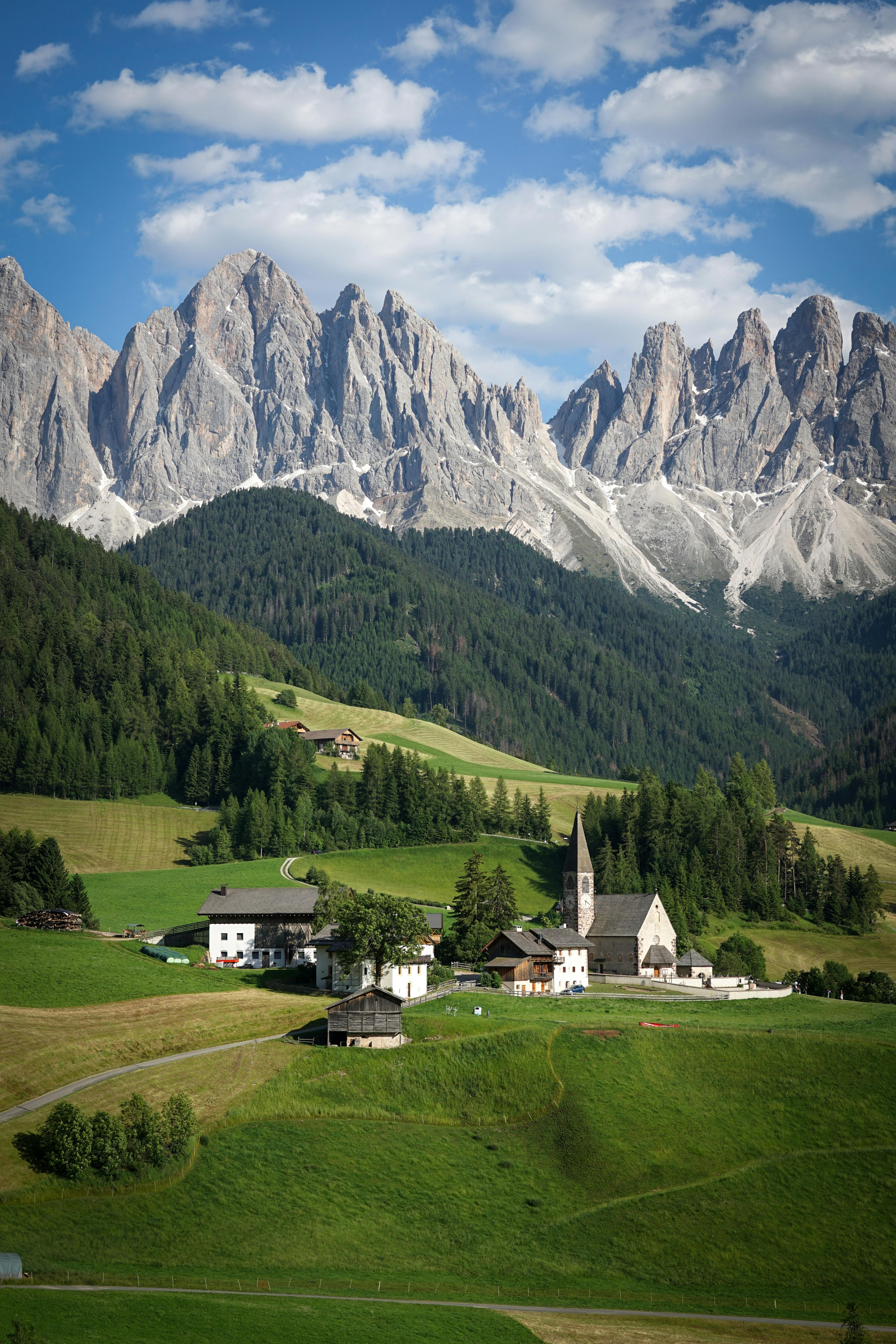 3680x5520 St Magdalena Village in South Tyrol · Free