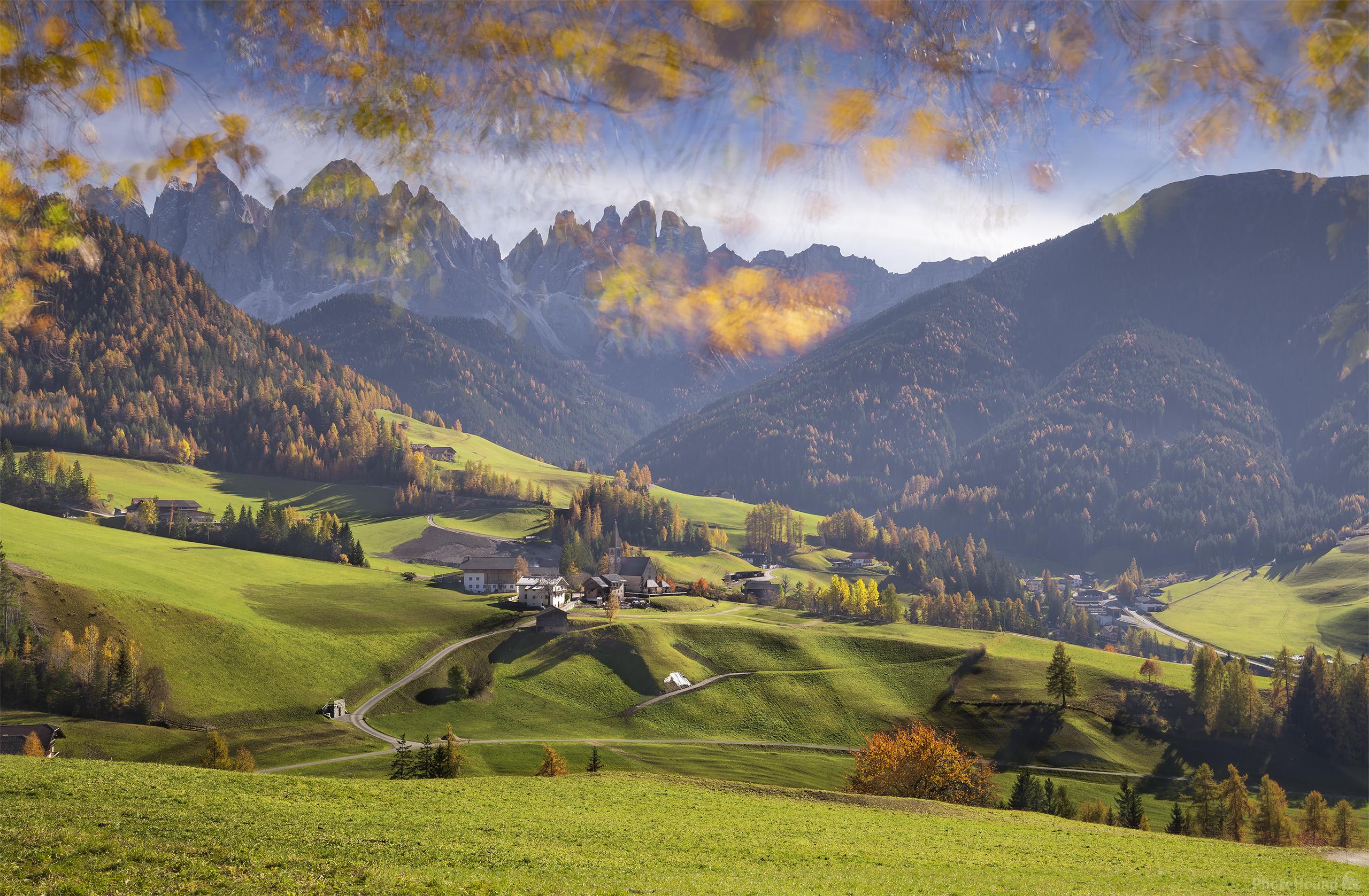 2560x1677 Image of Val di Funes Maddalena Church