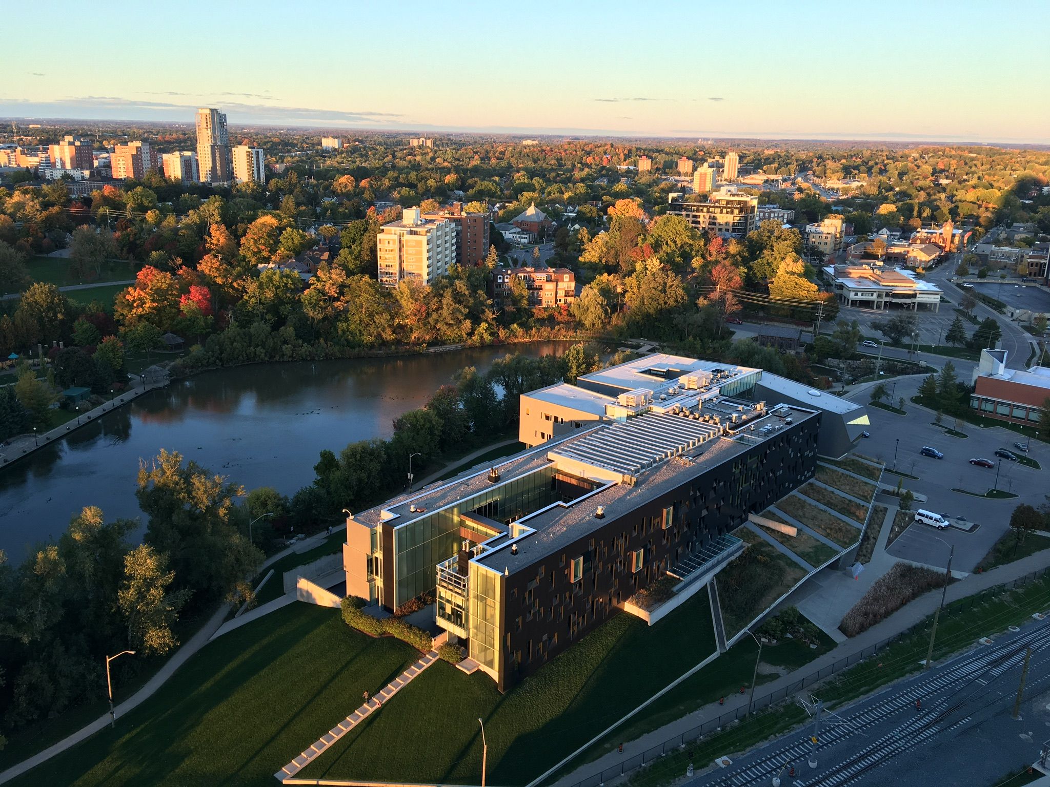 2048x1536 Robust Economy in Waterloo Region