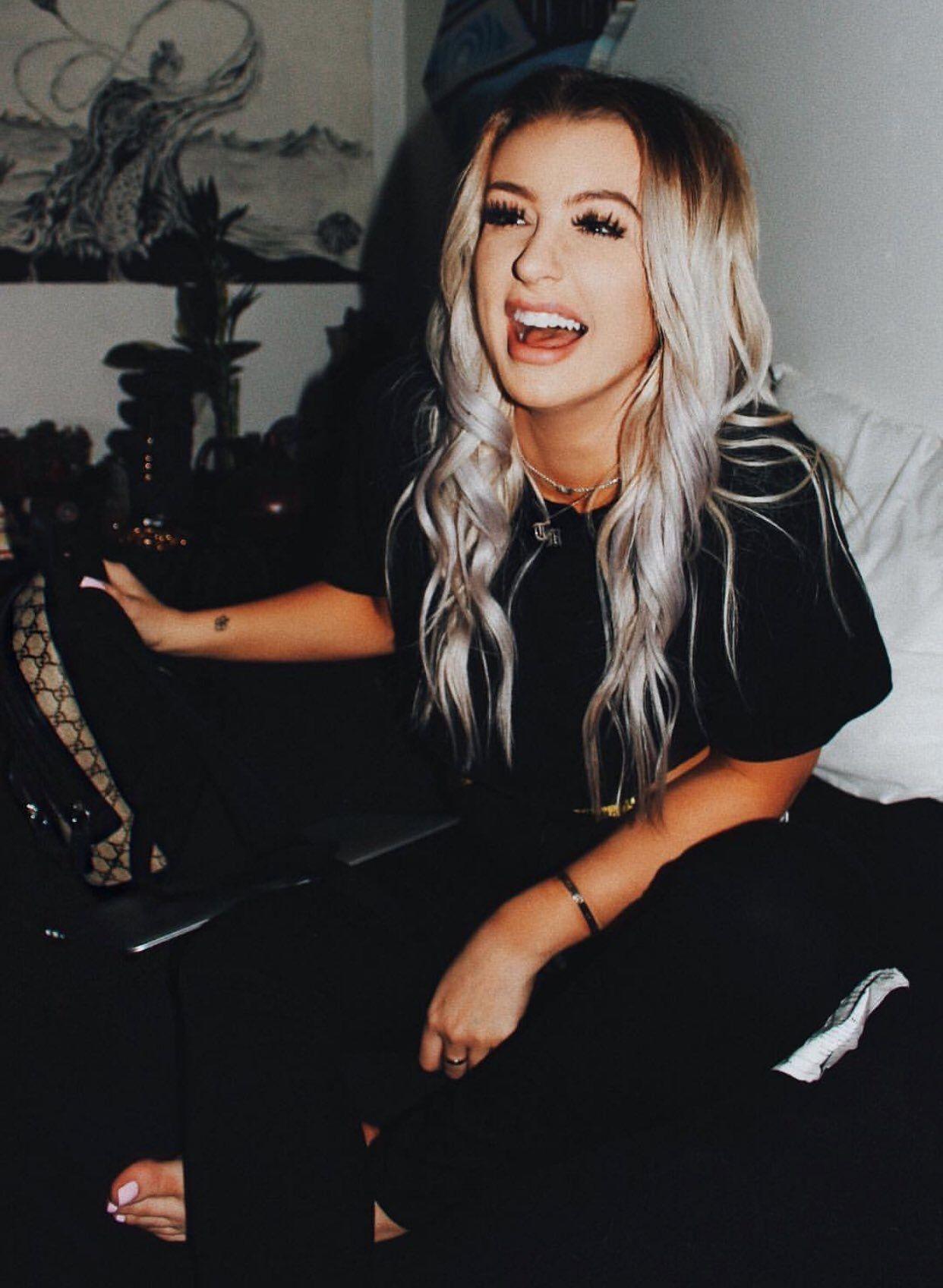 1242x1697 Tana Mongeau Wallpaper