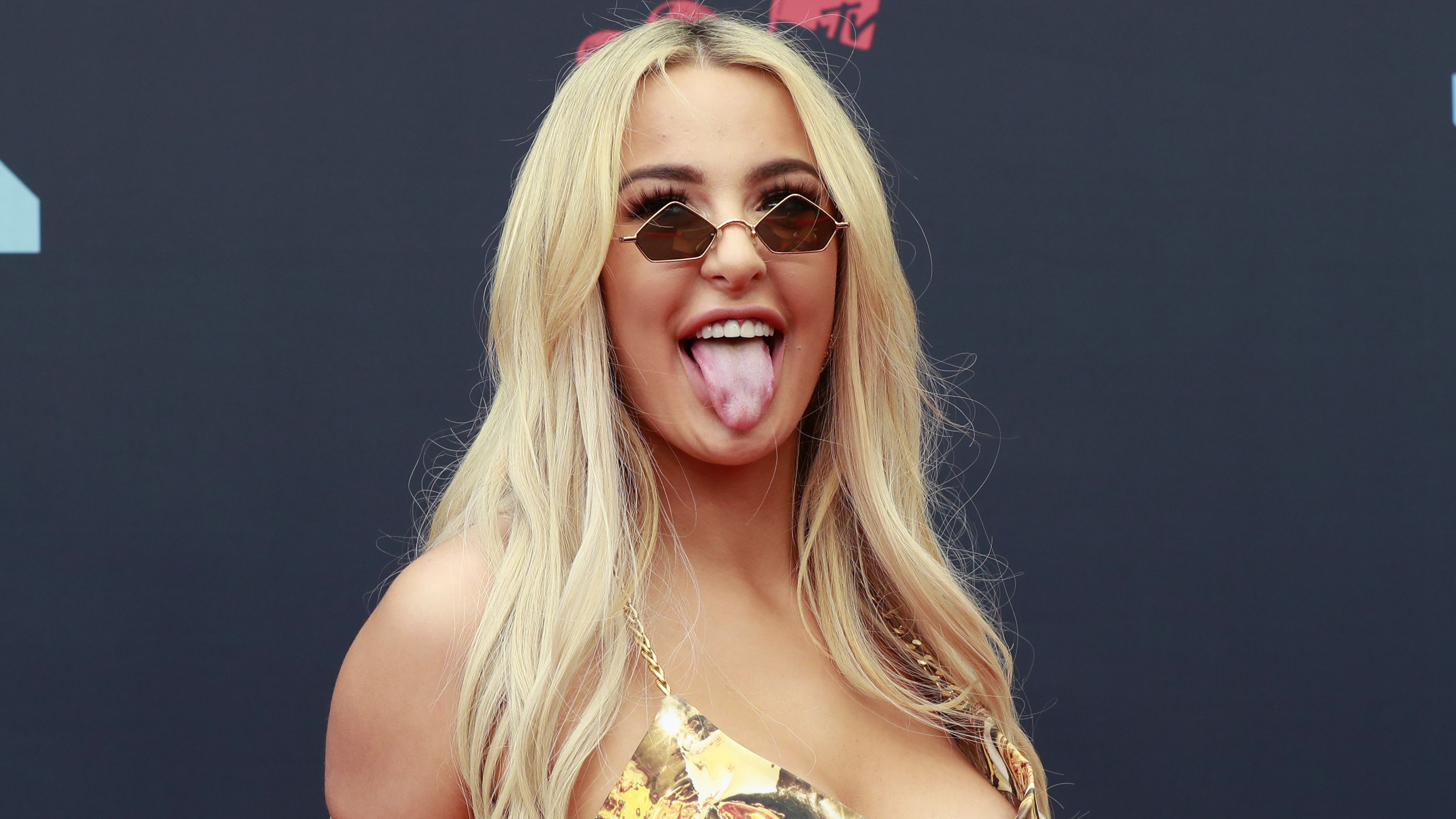 3744x2107 YouTuber Tana Mongeau Dumped by Sponsor After Calling for Wine Expert's Death