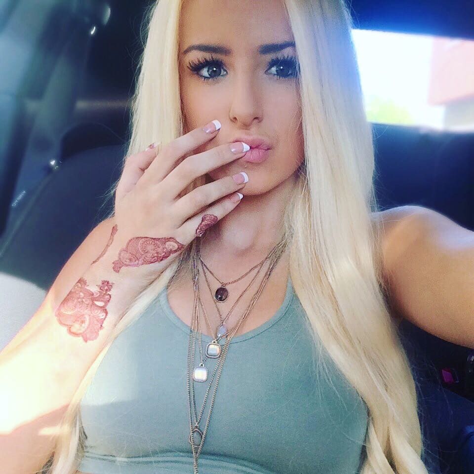 960x960 Tana Mongeau HD