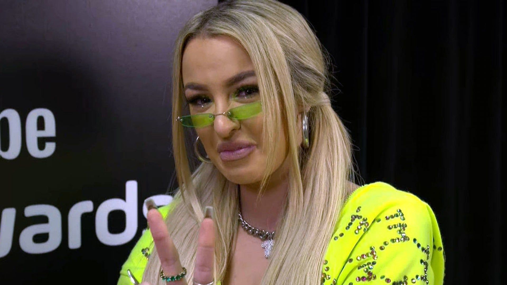 1920x1080 Tana Mongeau Gets Emotional Backstage After Winning 'Creator of the Year'