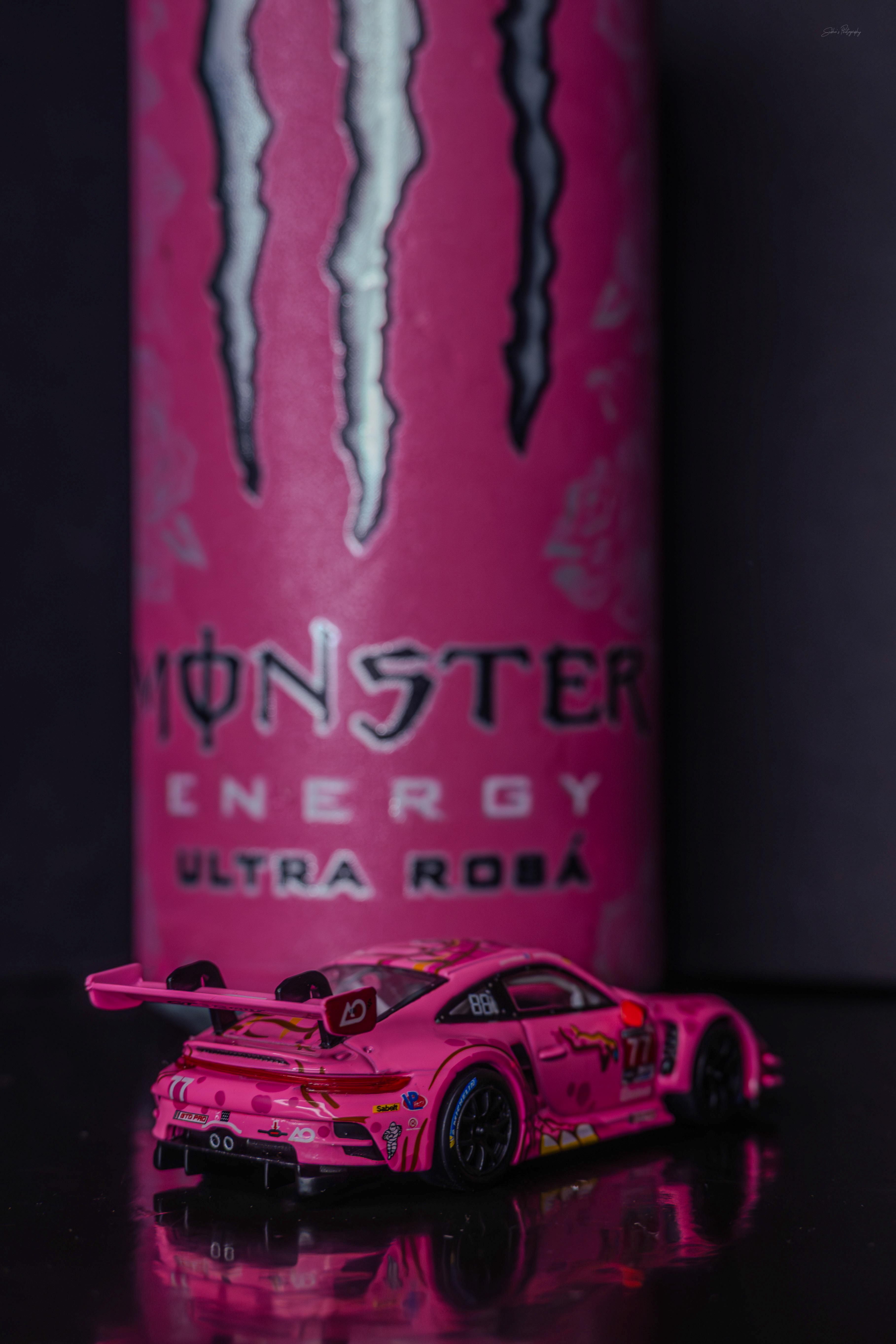 3635x5453 Monster x Roxy. Can it be used as wallpaper? What do you guys think?