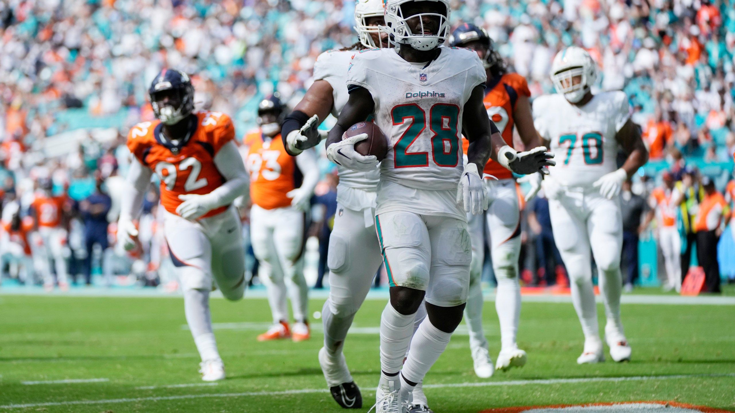 2560x1440 De'Von Achane Wallpaper