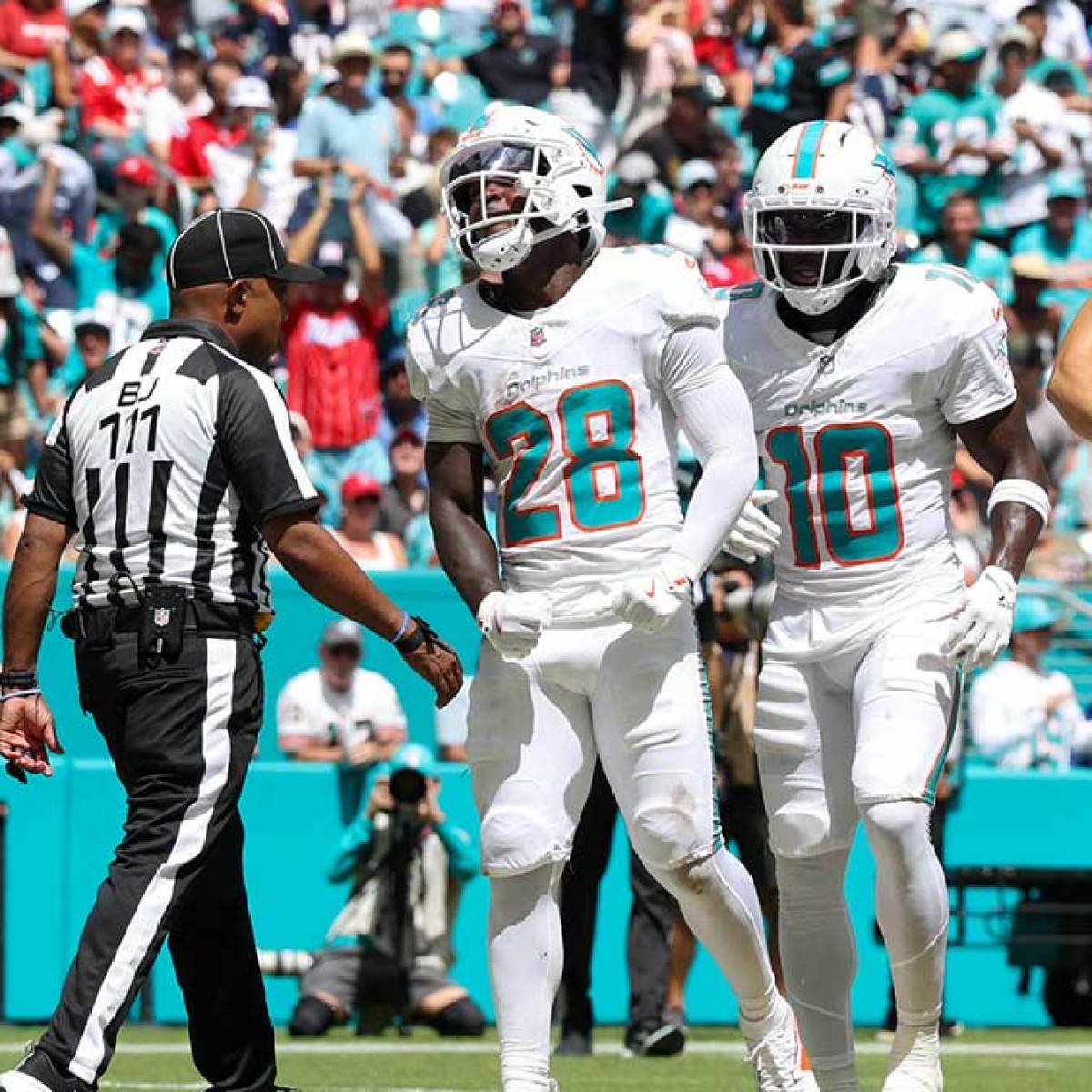 1200x1200 Dolphins news: De'Von Achane did not stutter about huge game after rumors