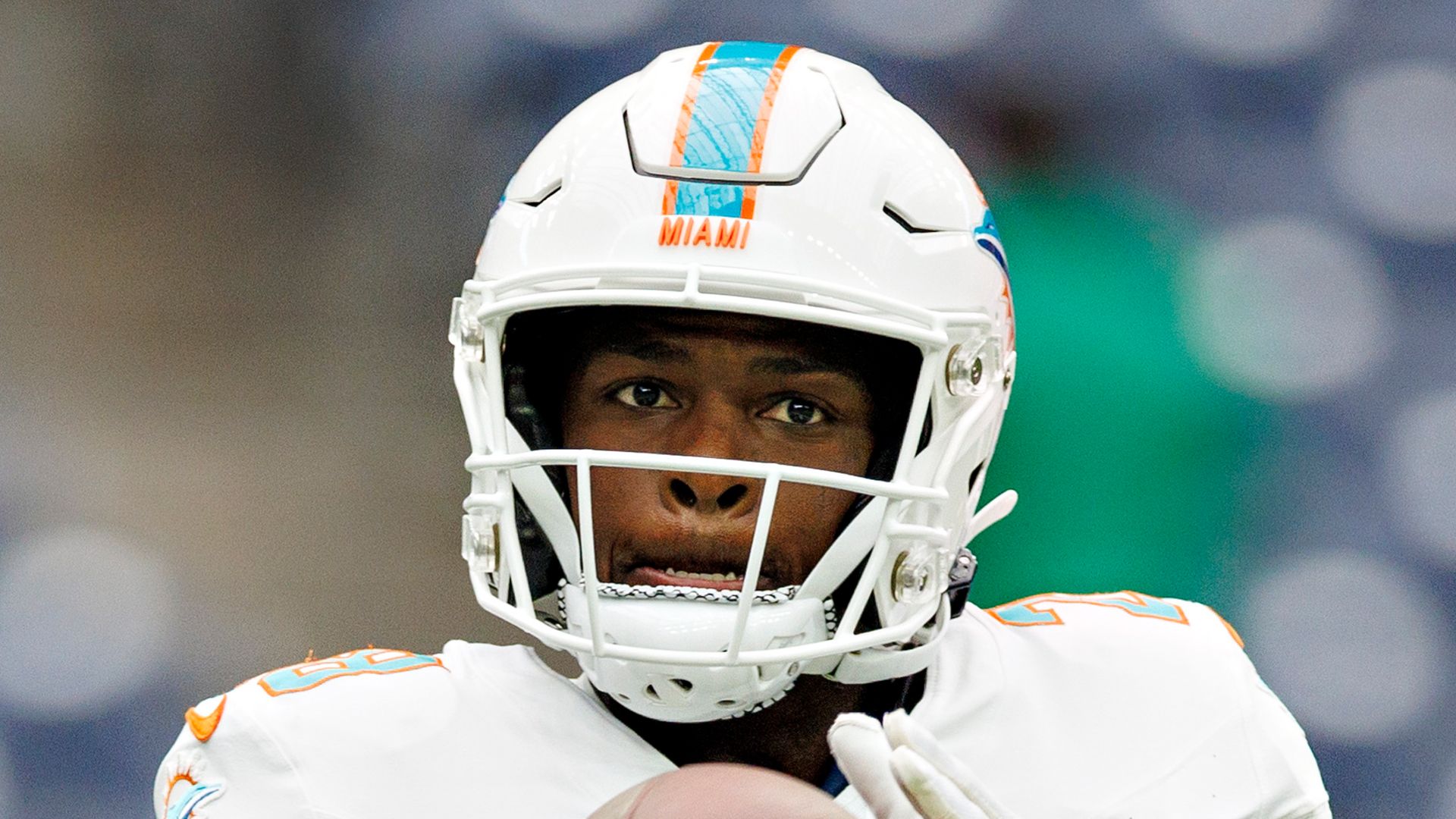 1920x1080 De'Von Achane injury update as Dolphins RB battles to play in Thursday Night Football with one star already inactive