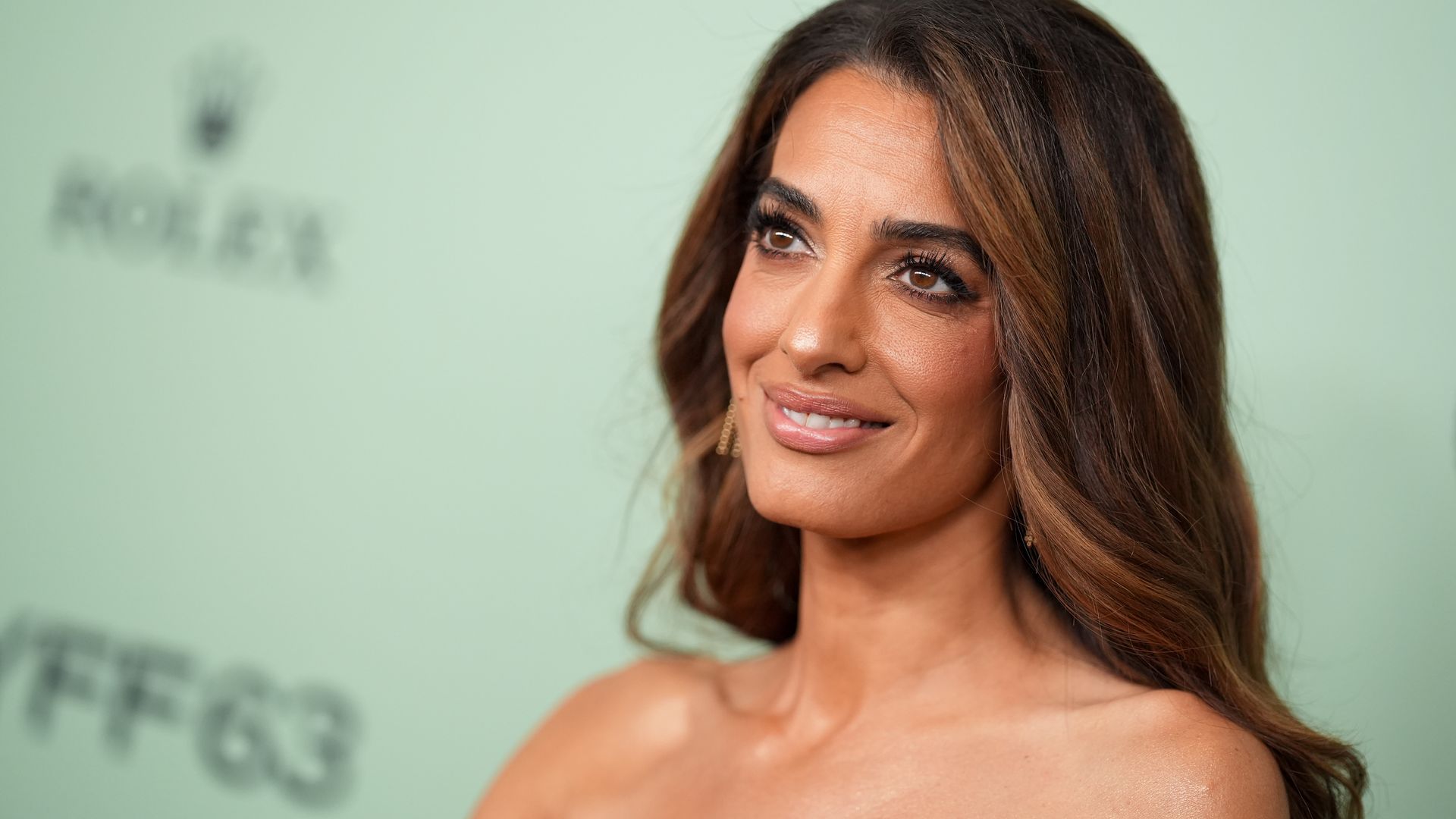 1920x1080 Amal Clooney and the secrets behind her stunning transformation in her 40s