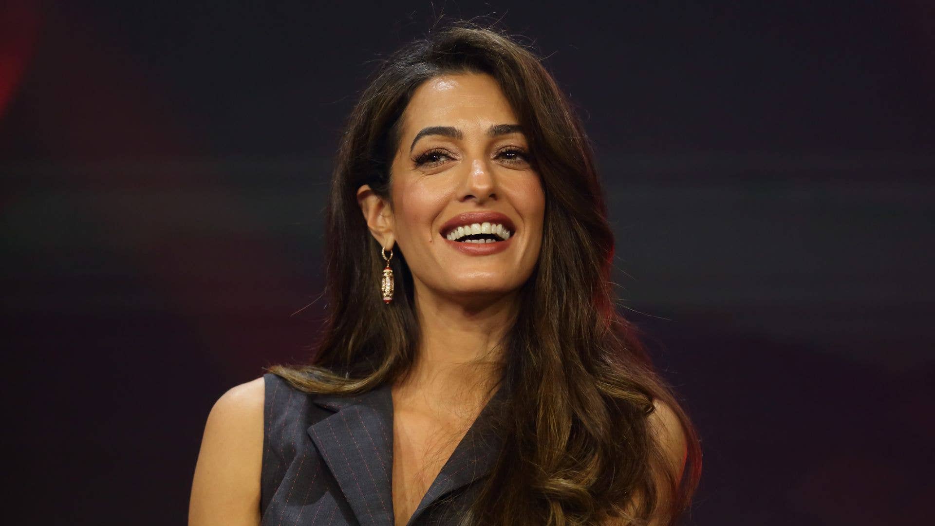 1920x1080 Amal Clooney, Showcases Her Toned Legs In Flirty Black Mini Dress