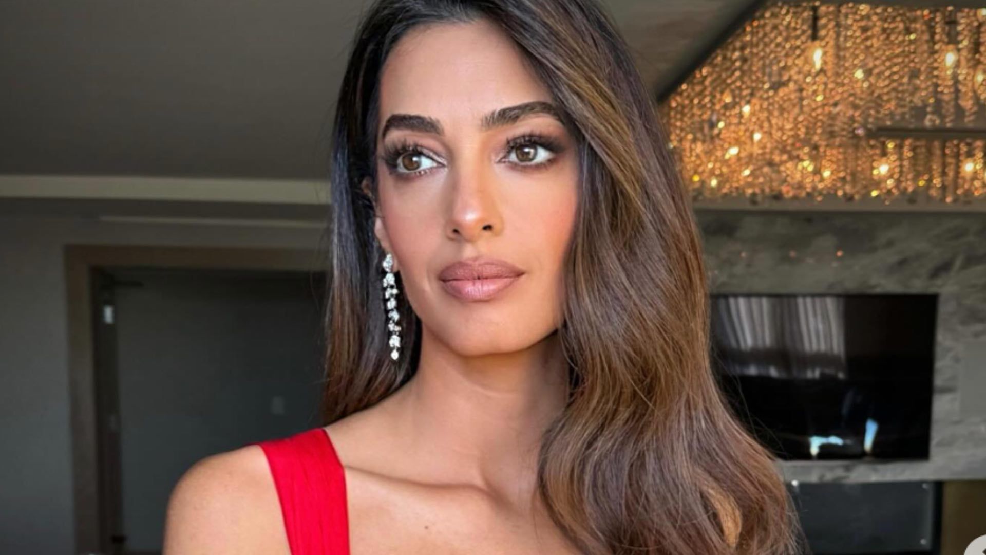 1920x1080 Amal Clooney makes a sensation at the Golden Globes in a breathtaking red dress