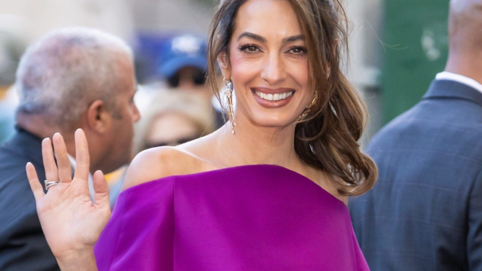 1600x900 From Vintage to Viral Runway: Amal Clooney Redefines Celebrity Style & Streetwear Trends