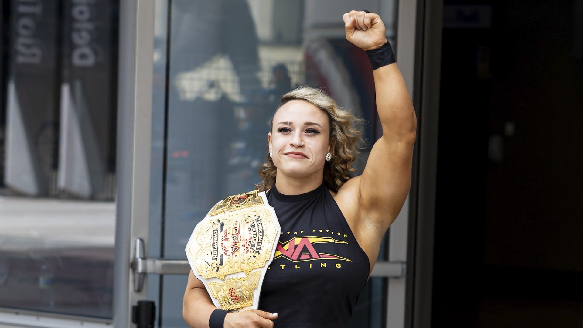 1920x1080 METAL! and Jordynne Grace arm wrestle at the Bell Centre. Montréal Canadiens