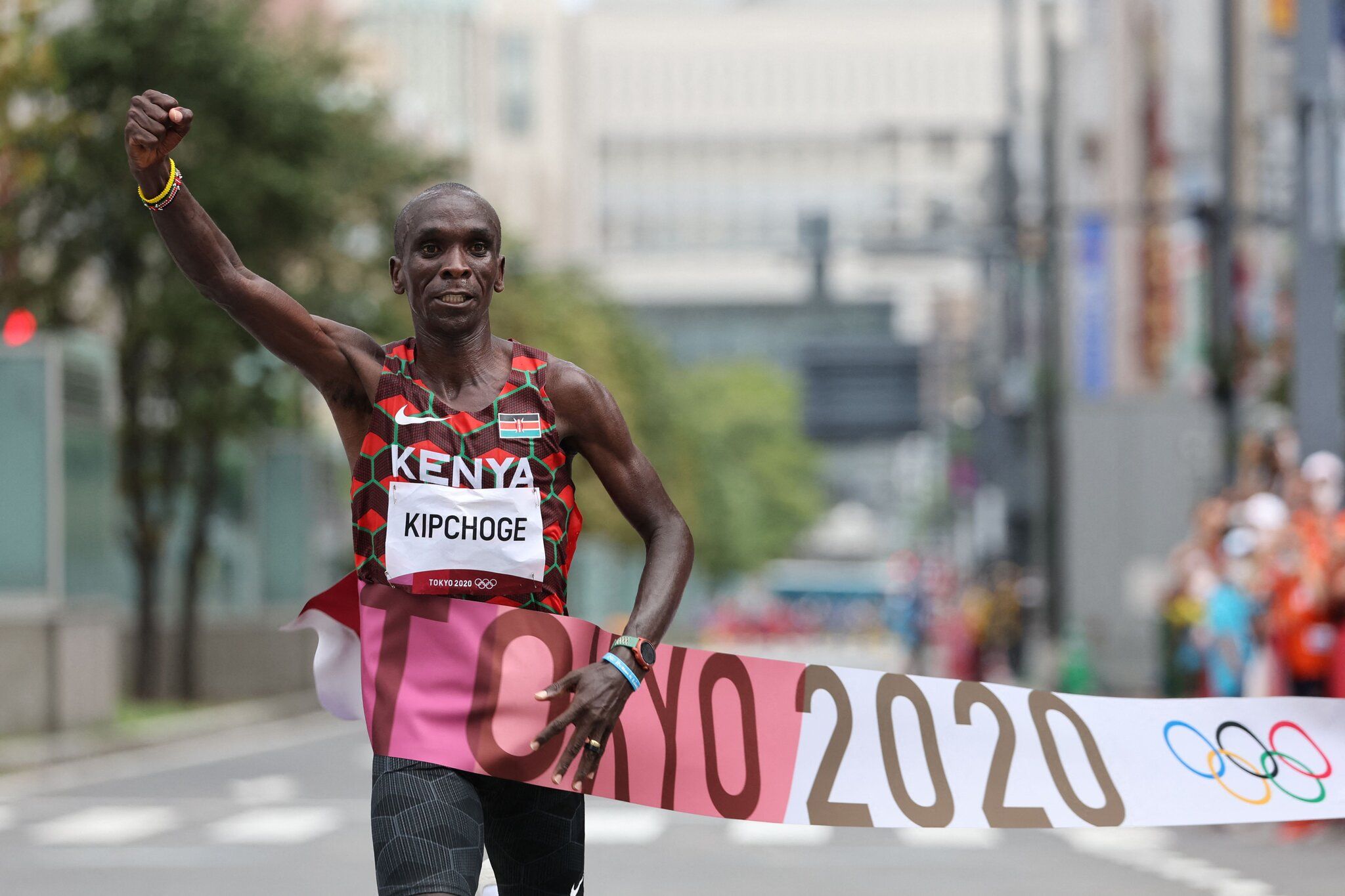 2048x1365 Eliud Kipchoge Wins Olympic Marathon Again, Securing His Legacy