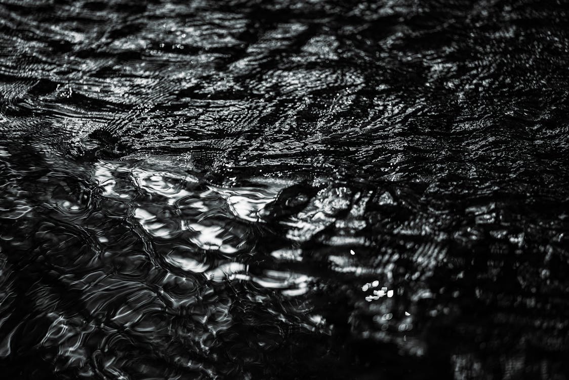 1124x750 Ripples on Dark Water Surface · Free
