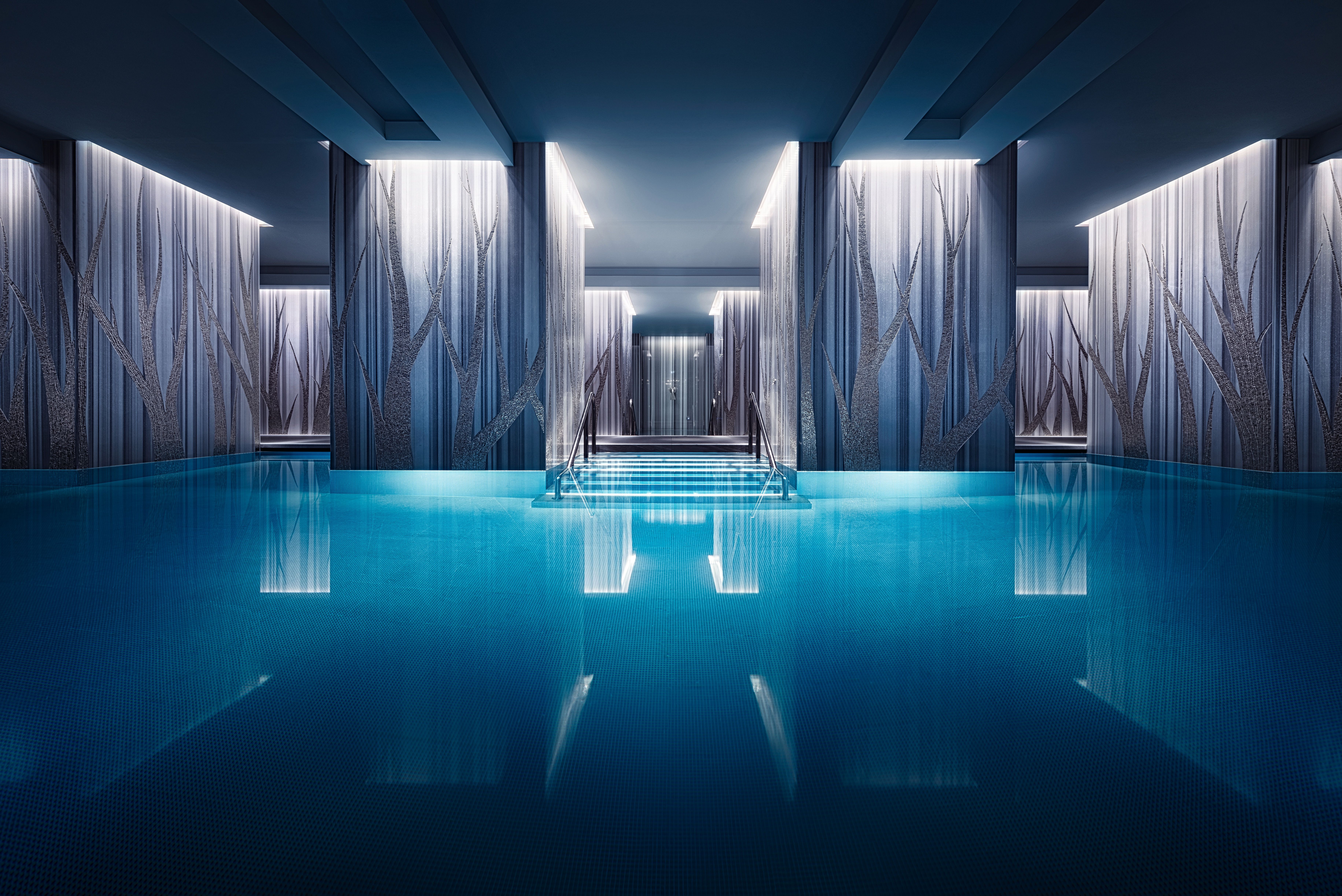 7322x4887 Tranquil Indoor Pool Reflection Ultra HD Wallpaperx4887