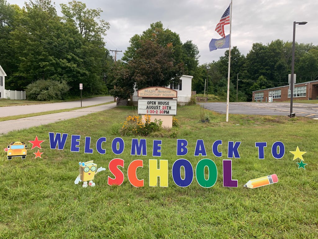 1024x768 Back to School Yard Sign Letters
