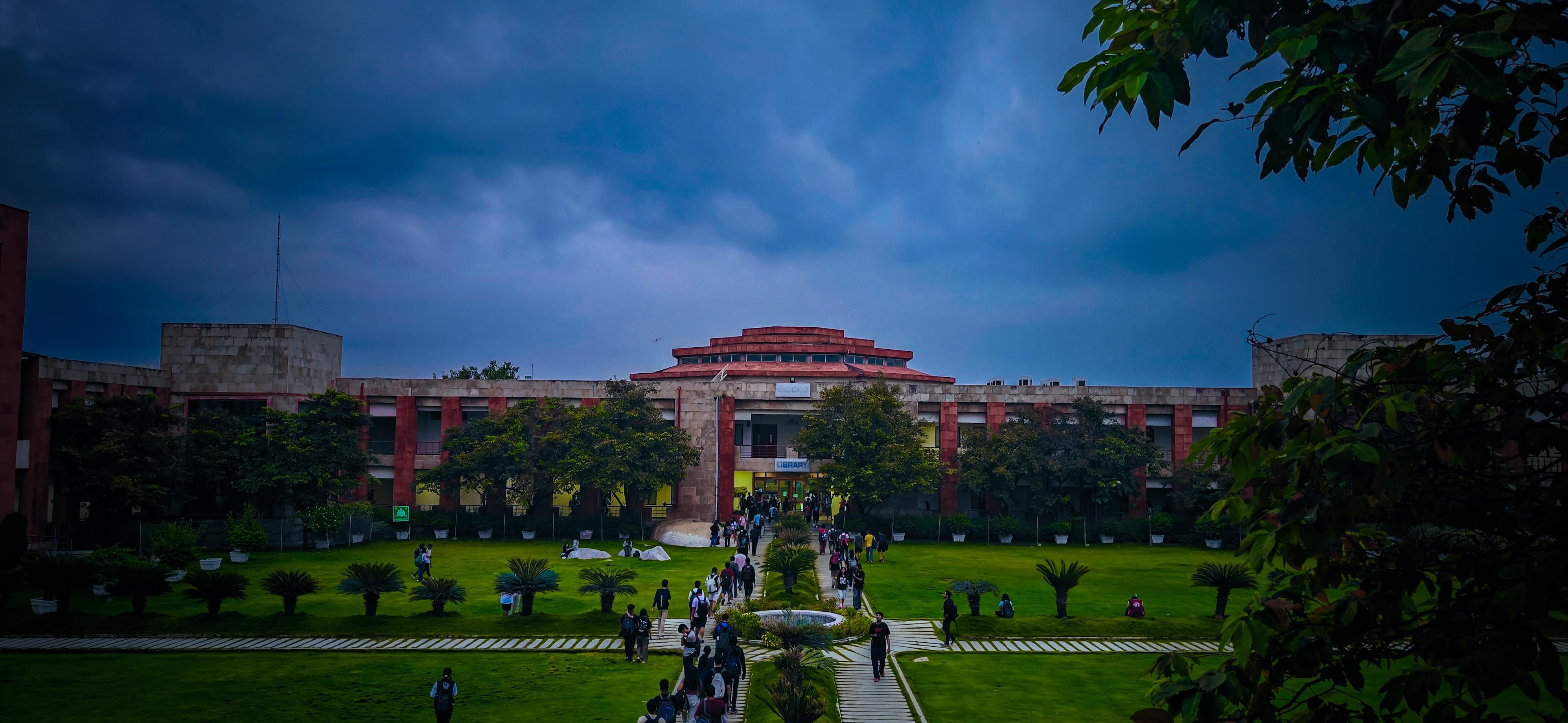 3988x1838 Goa, Hyderabad peeps show your best campus pics