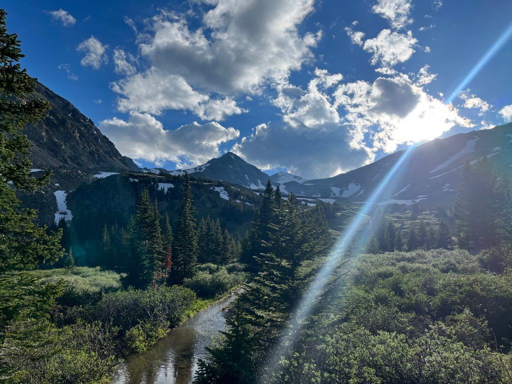 1024x768 Get Wild: Lingering summer snow