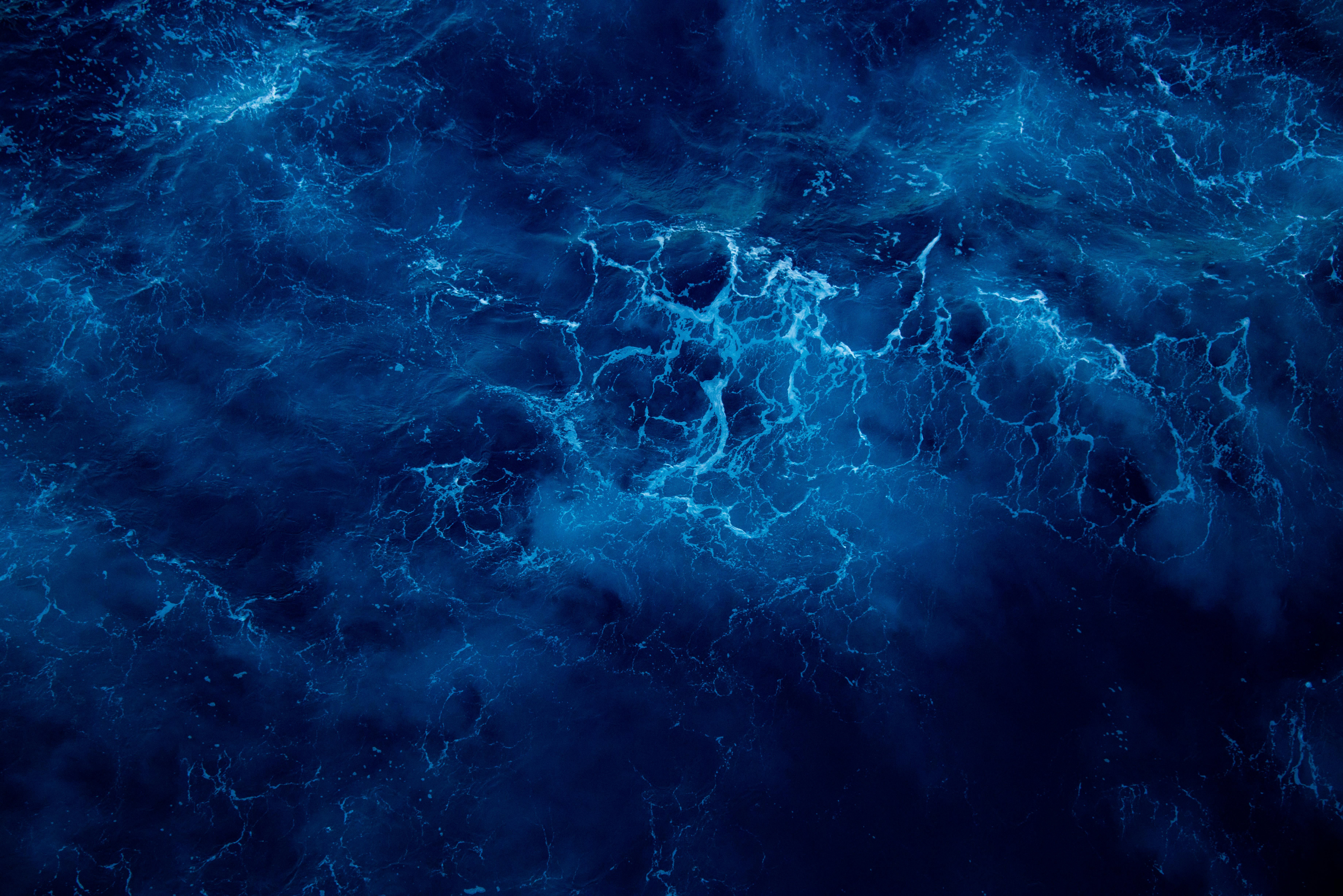 7360x4912 Close up of Dark Blue Water · Free
