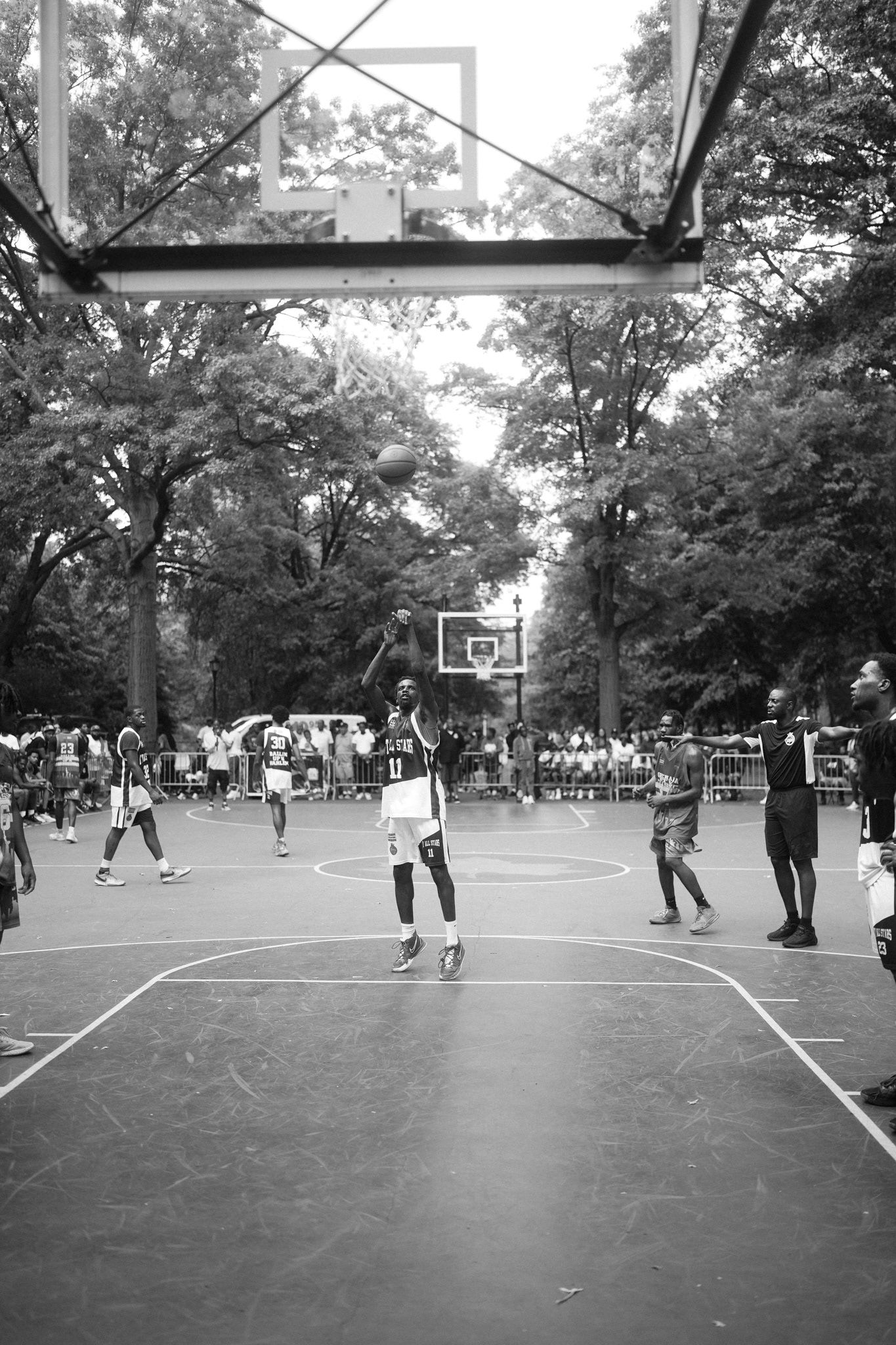 1365x2048 emil lunio.Y. Basket (Harlem, Rucker Park)