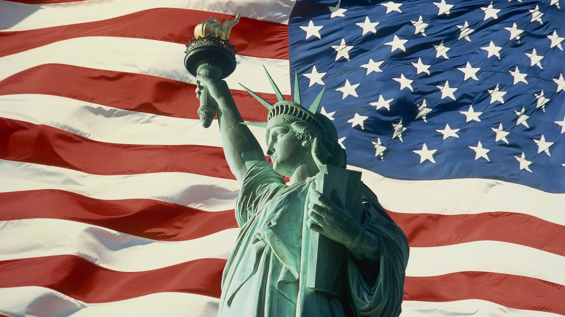 1920x1080 Statue of Liberty HD Wallpaper with Majestic American Flag Backgroundx1080